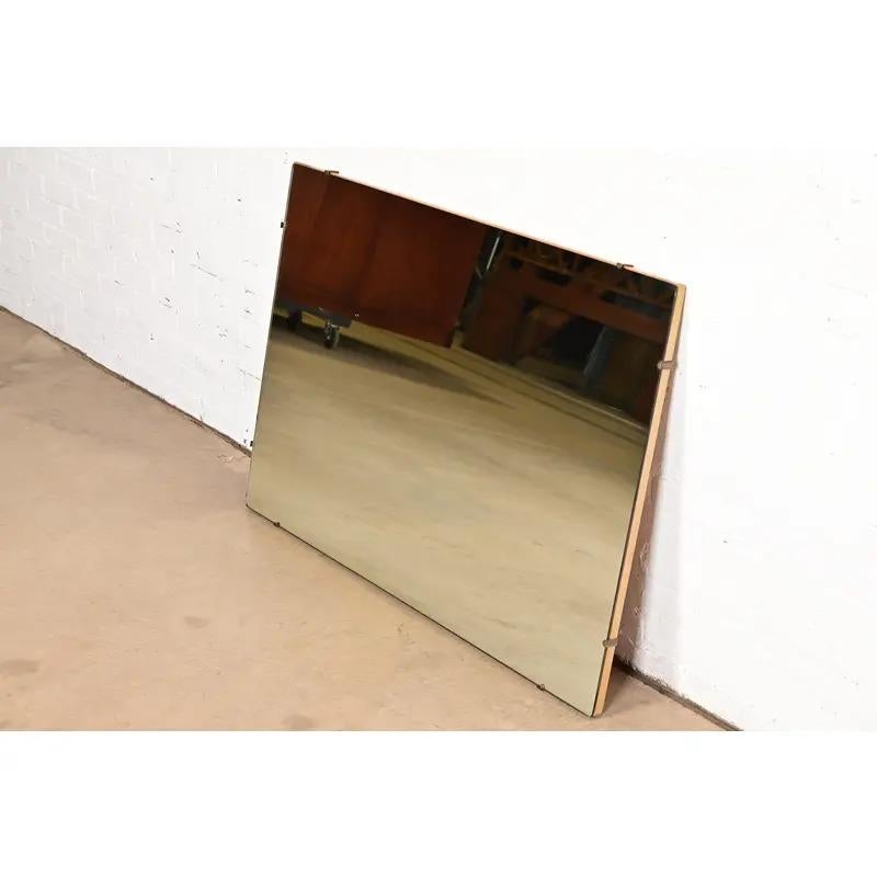 Espejo de pared moderno de mediados de siglo, circa 1950 Estadounidense en venta