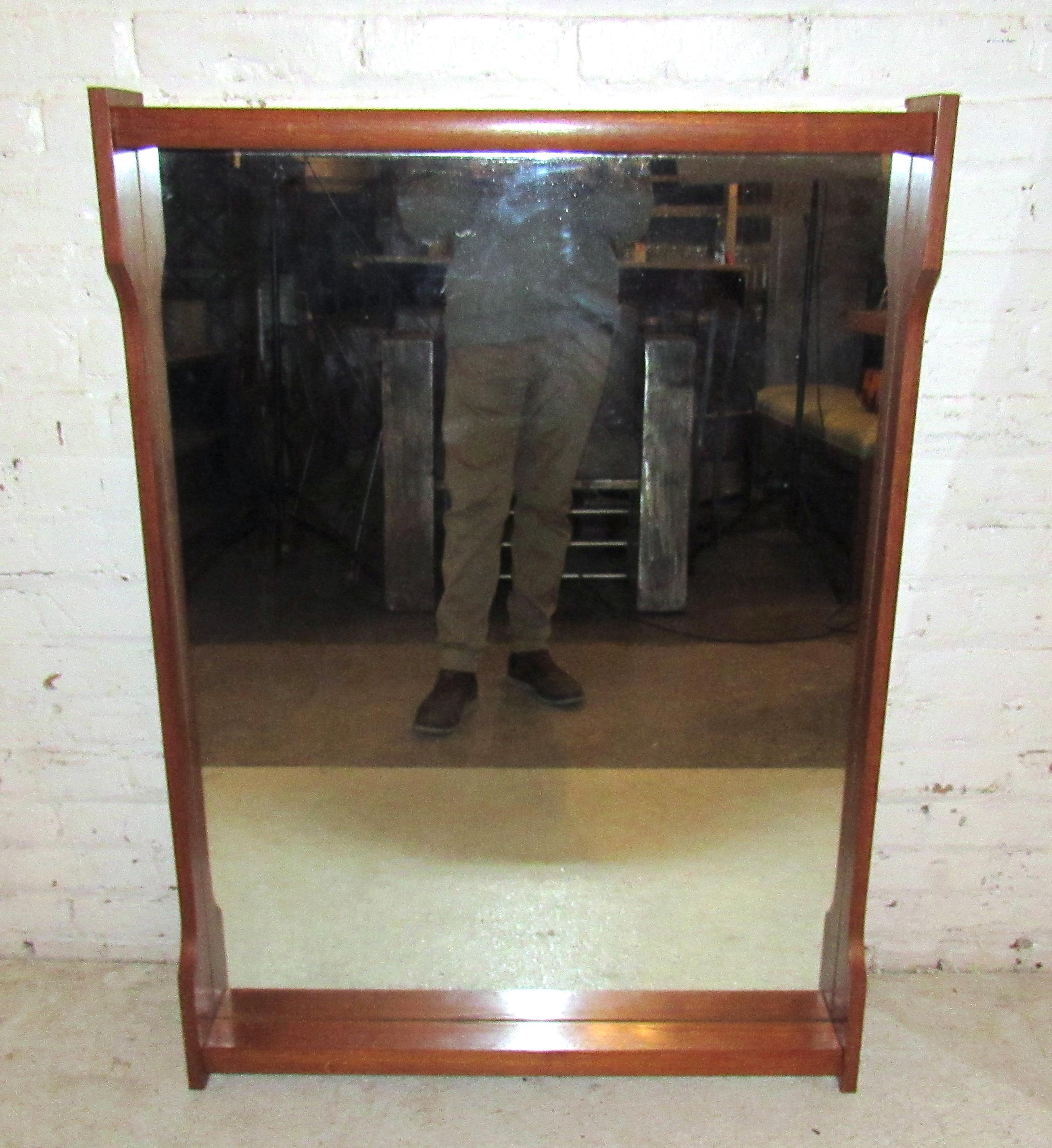 Mid-Century Modern Wall Mirror im Zustand „Gut“ im Angebot in Brooklyn, NY