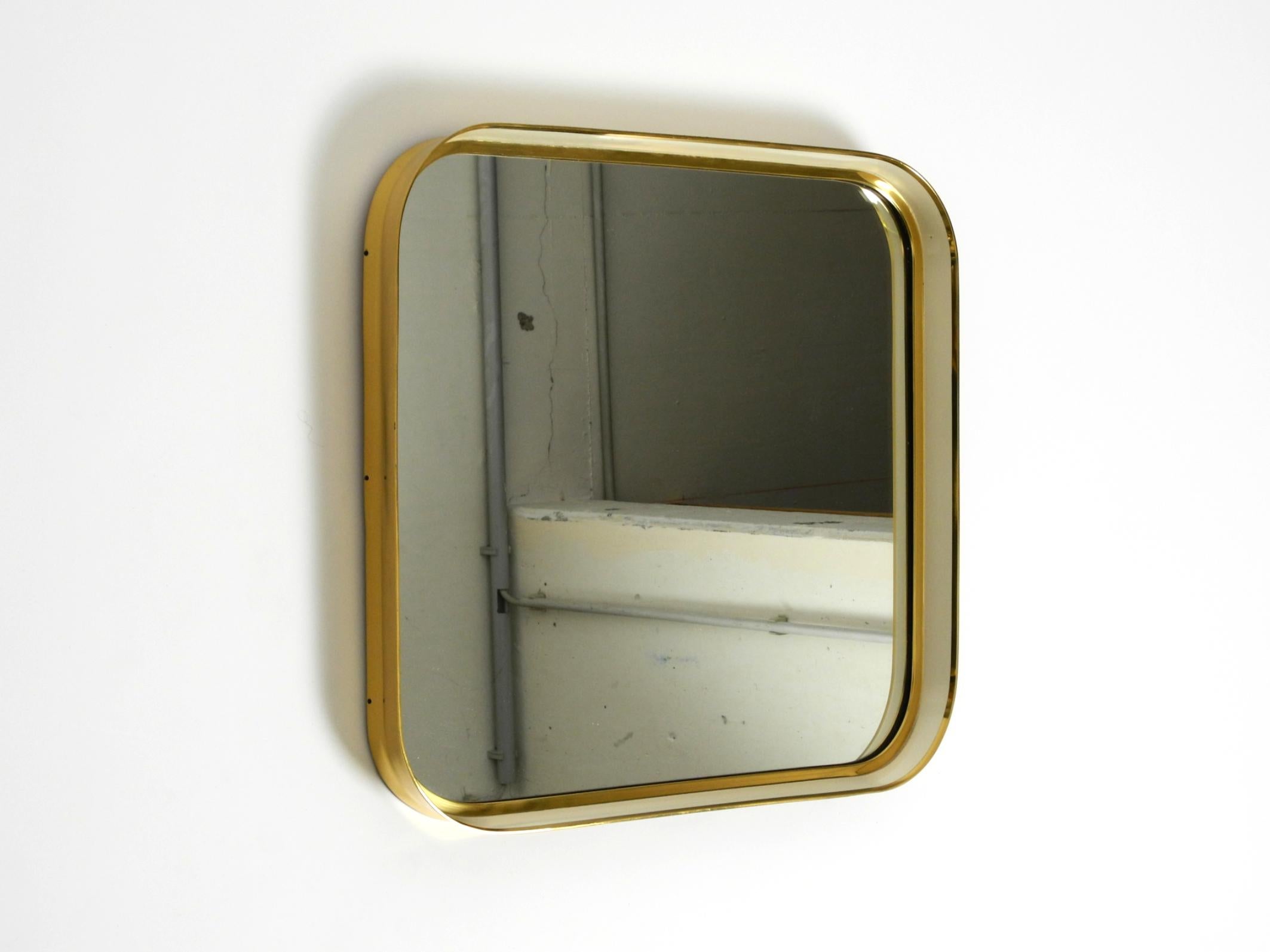 Specchio da parete del Mid Century Modern con cornice in ottone pesante di Münchener Zierspiegel in vendita 4