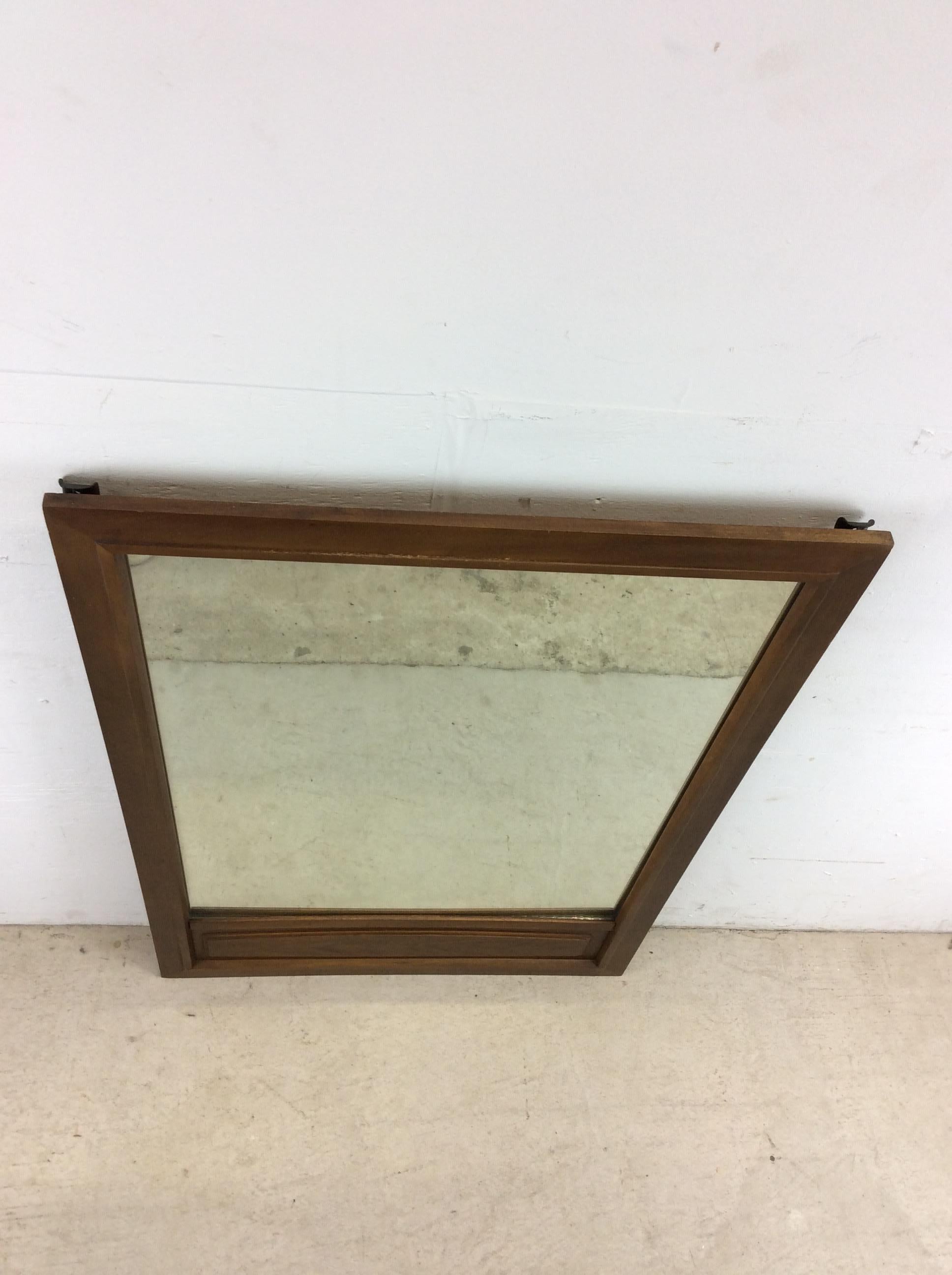 Miroir mural The Moderns avec panneau d'accentuation en noyer en vente 7