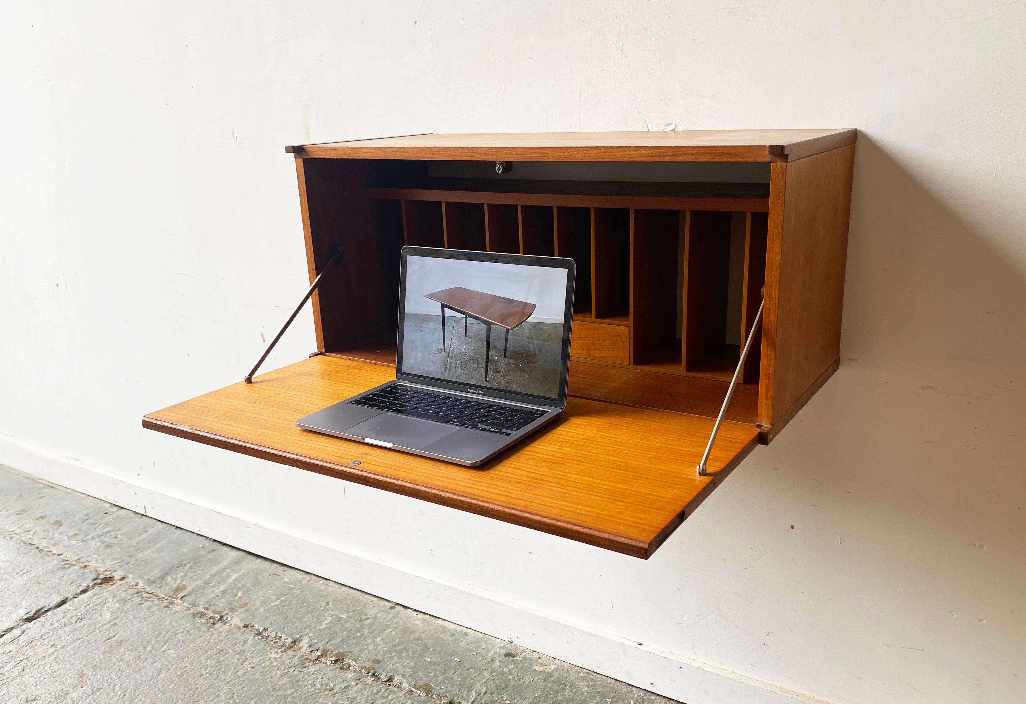 Mid-Century Modern wall mounted desk unit by Beaver and Tapley For Sale 4