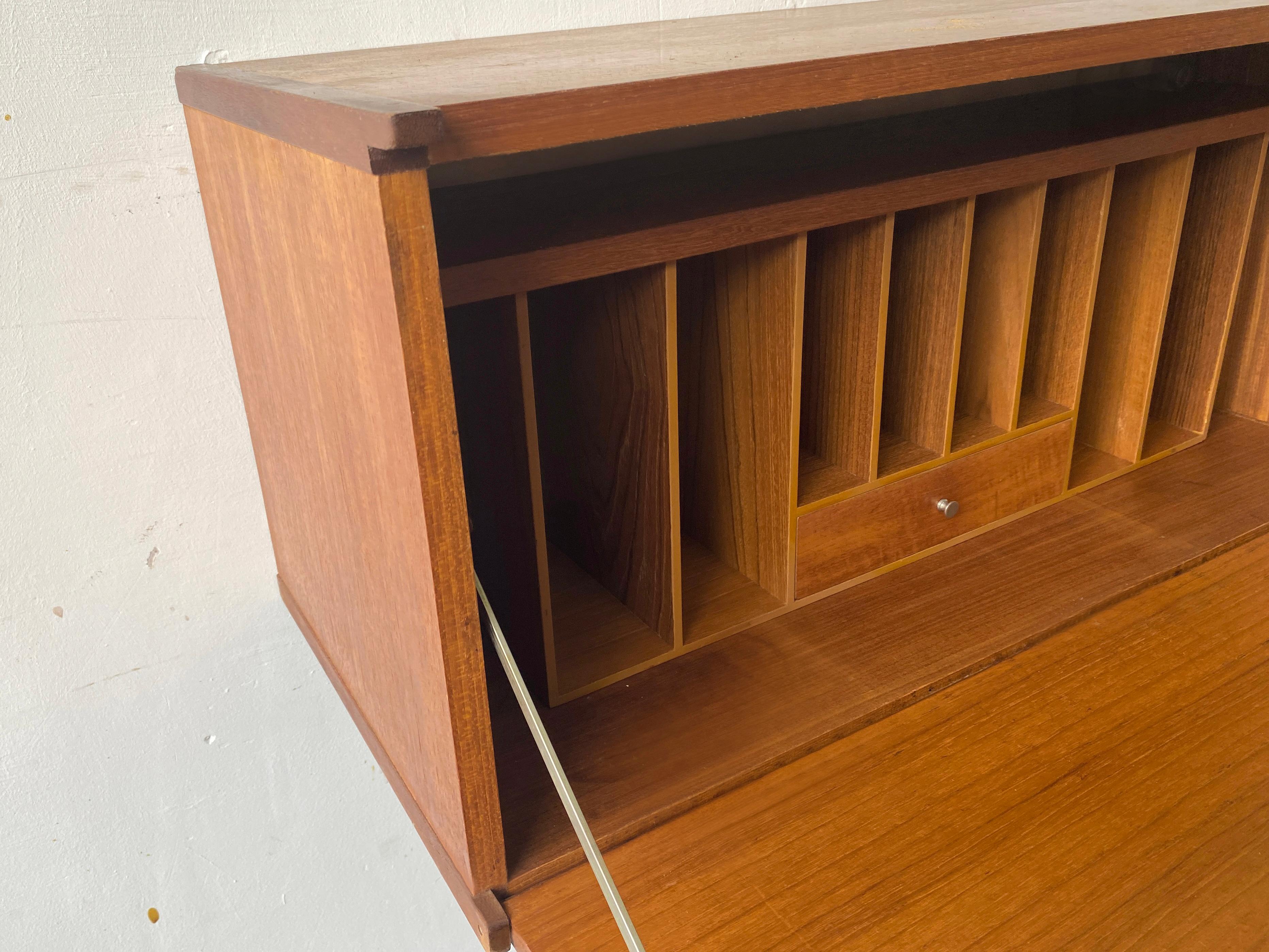 Mid-Century Modern wall mounted desk unit by Beaver and Tapley For Sale 2