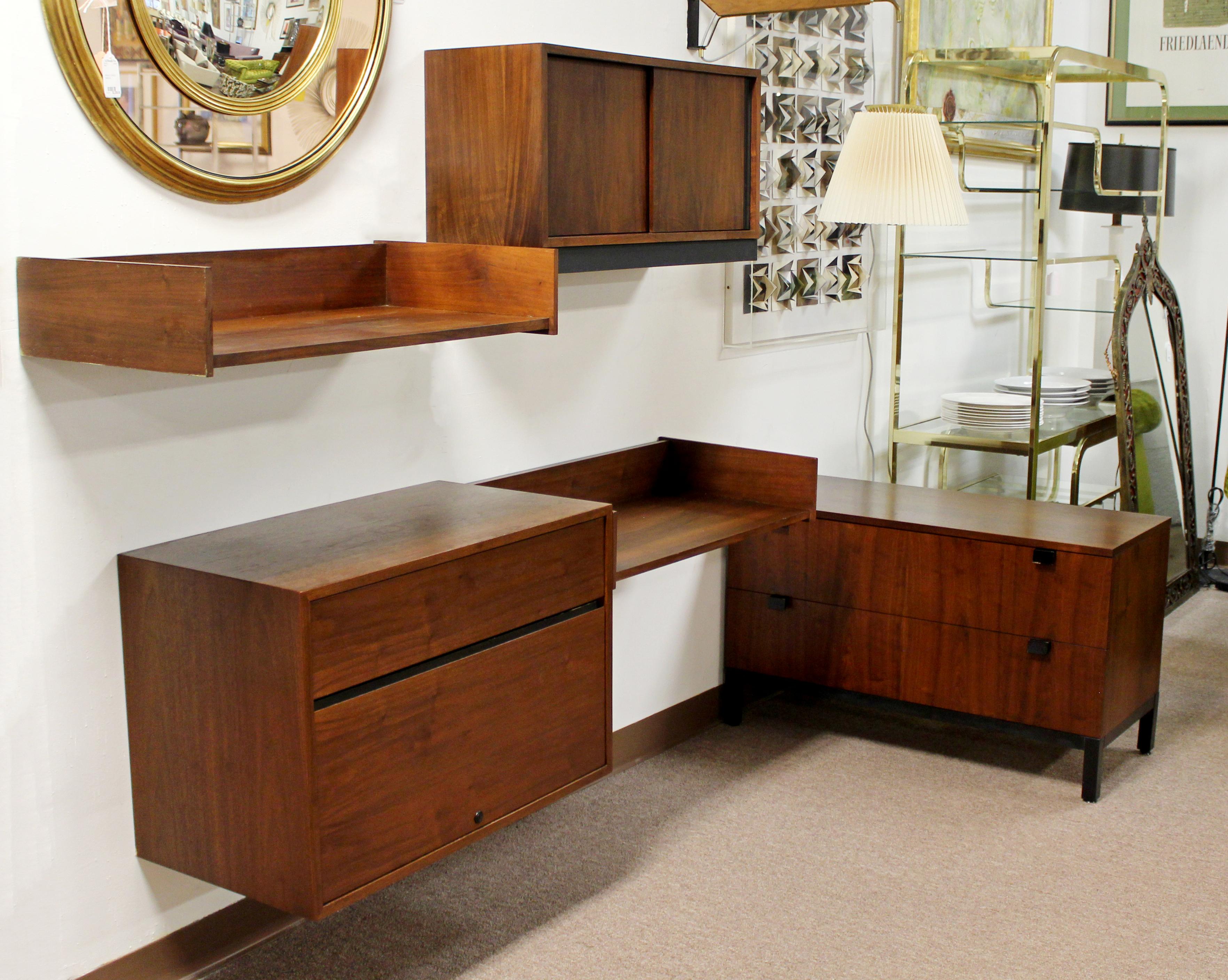 Mid-Century Modern Wall Mounted Floating Shelving Unit Desk Nelson Cadovious Era In Good Condition In Keego Harbor, MI