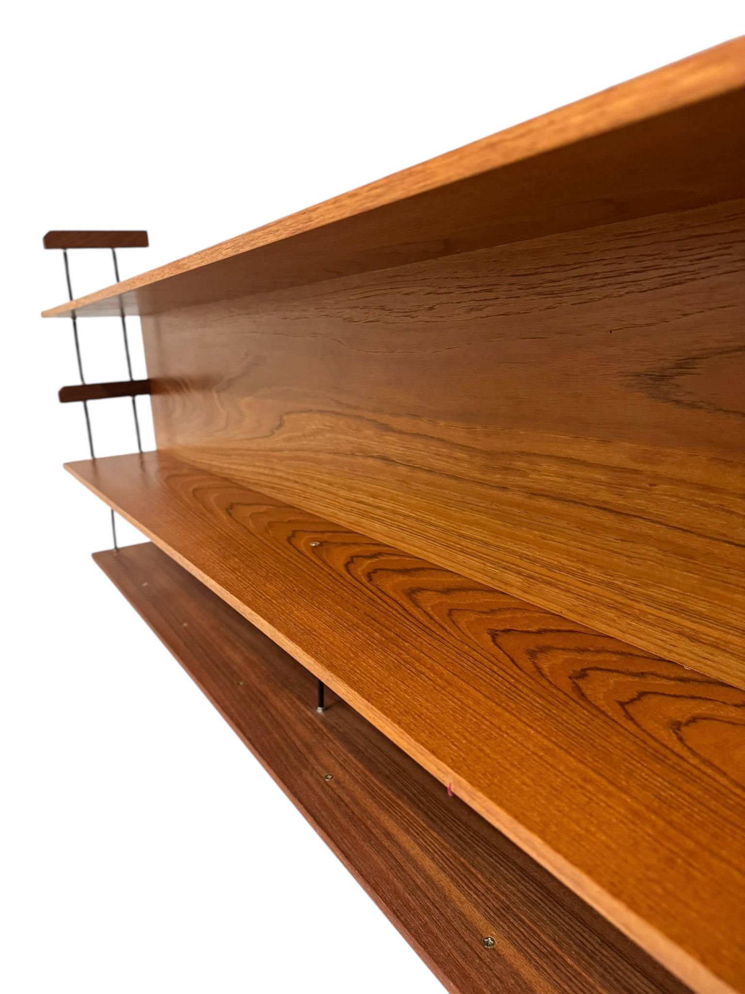 Metà XX secolo Scaffale a muro moderno di metà secolo di Walter Wirtz per Wilhelm Renz, anni '60 in vendita