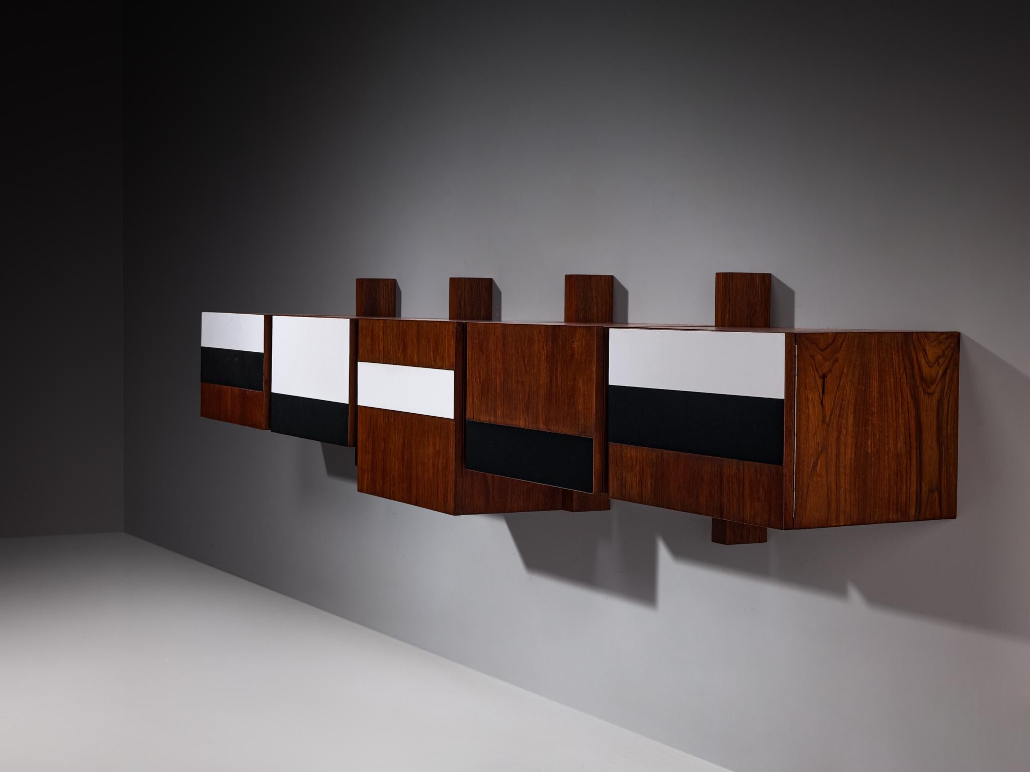 Credenza a muro moderna del Medioevo in teak in vendita 1