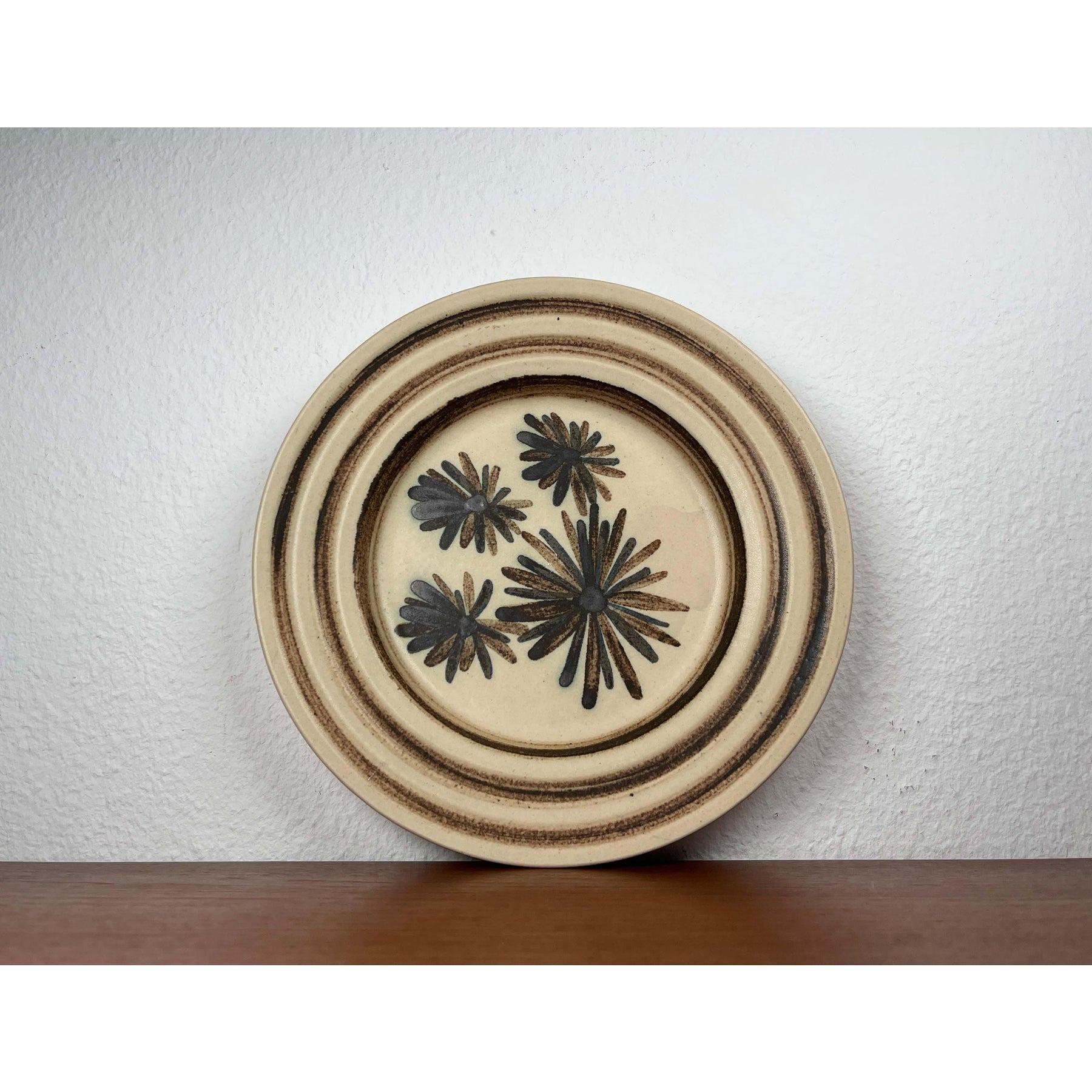 Mid-Century Modern Wall Plate with Flower Design from Mit Stoneware, 1960s In Good Condition For Sale In Hamburg, DE