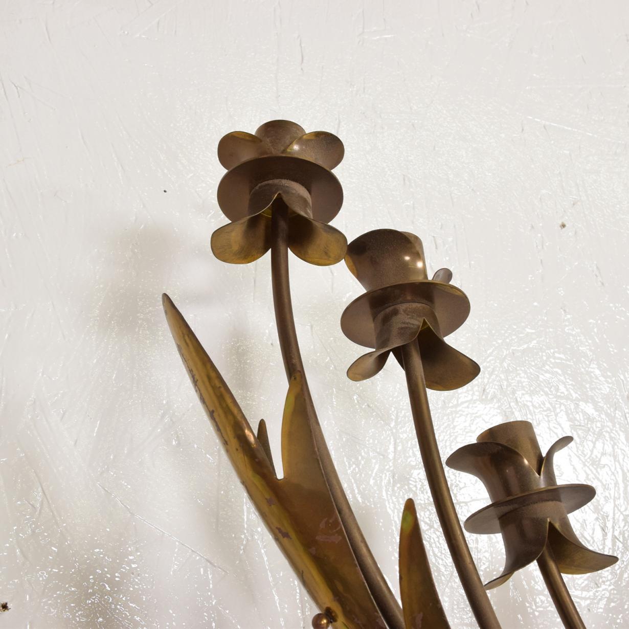 Brass Mid-Century Modern Wall Sconce Attributed to Stilnovo Italy