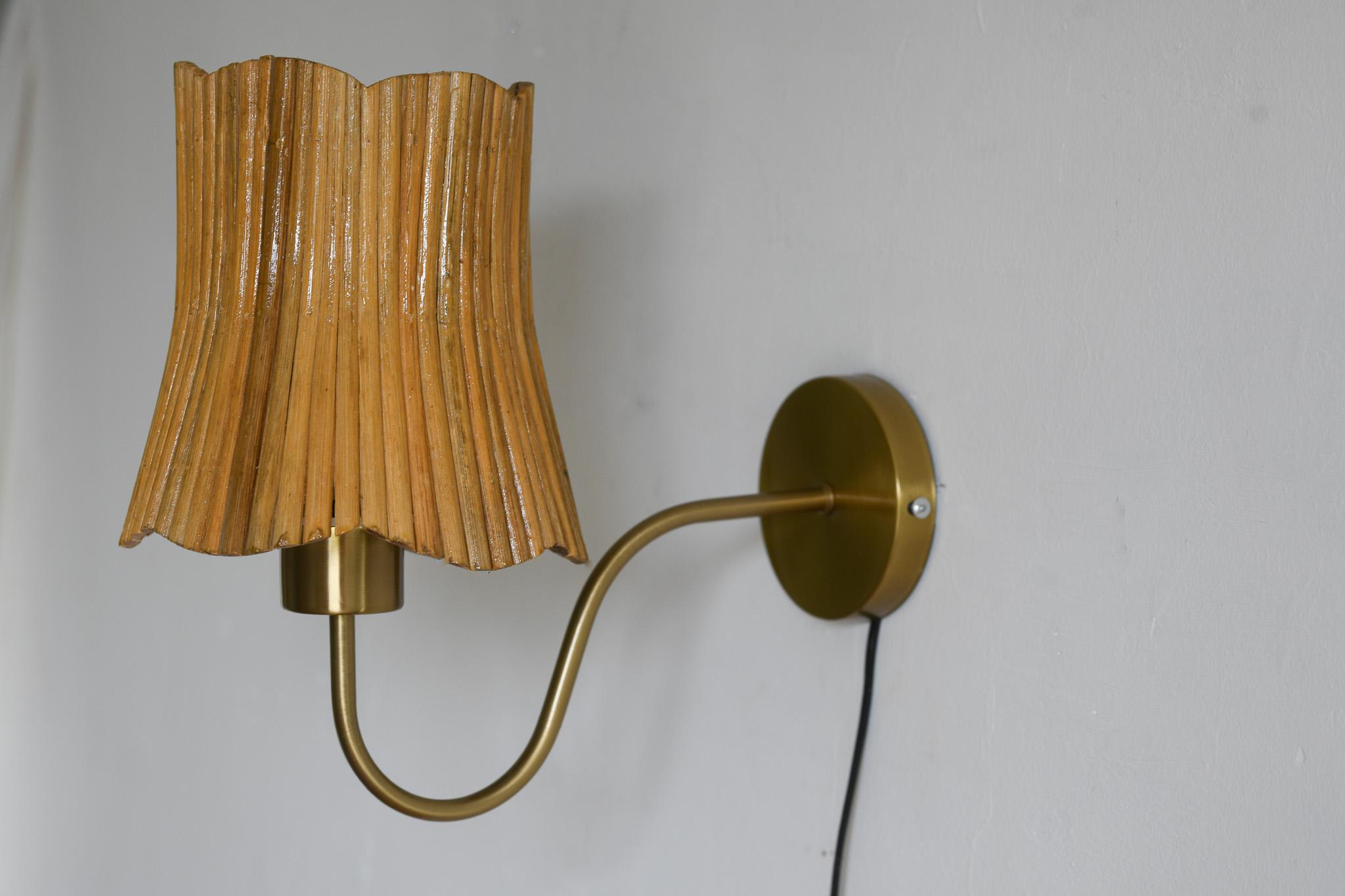 Hand-Crafted Mid century Modern Wall Sconce Lamp Floral Shape For Sale
