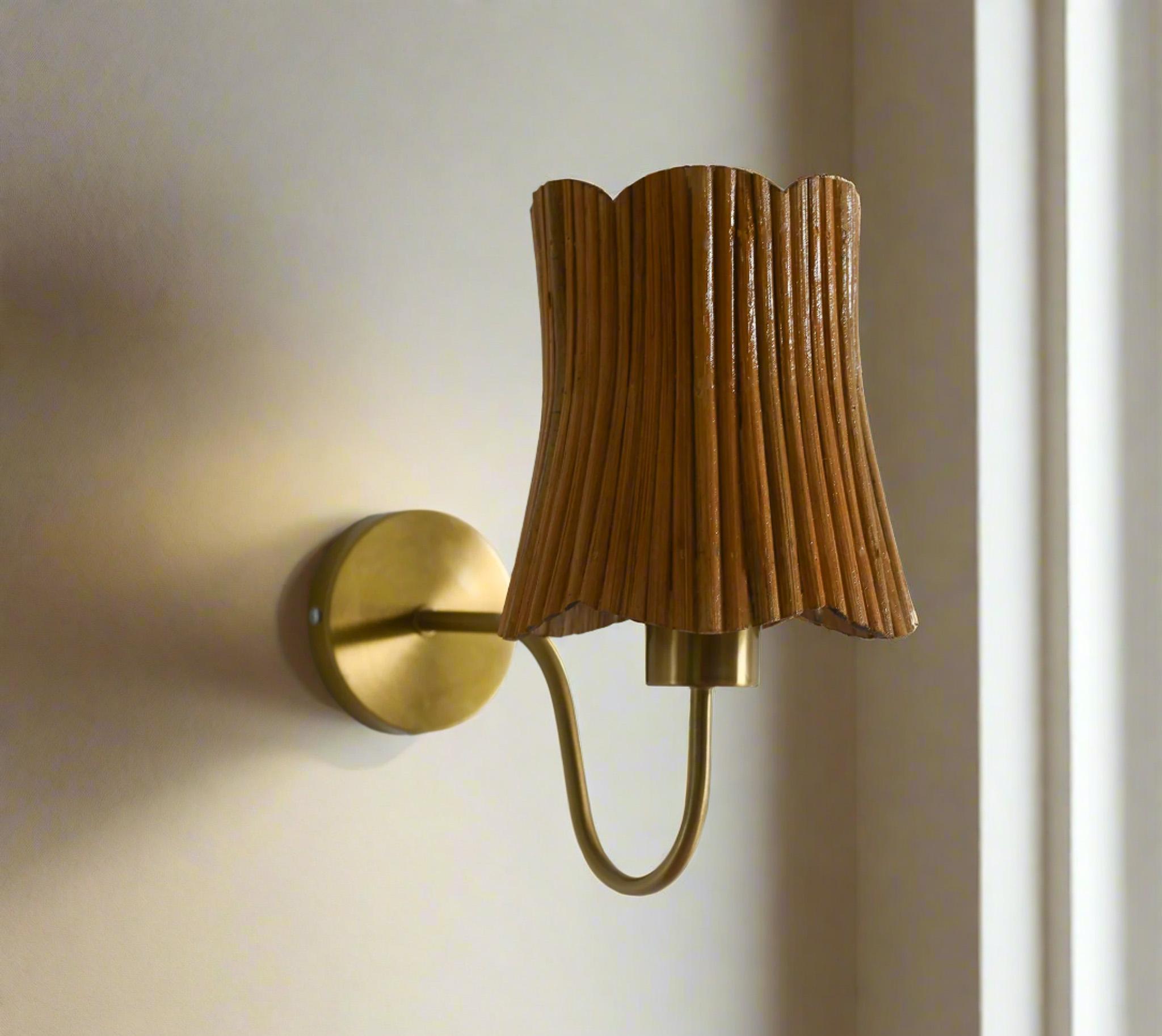 Fatto a mano Lampada da parete a forma di fiore in stile metà secolo moderno in vendita