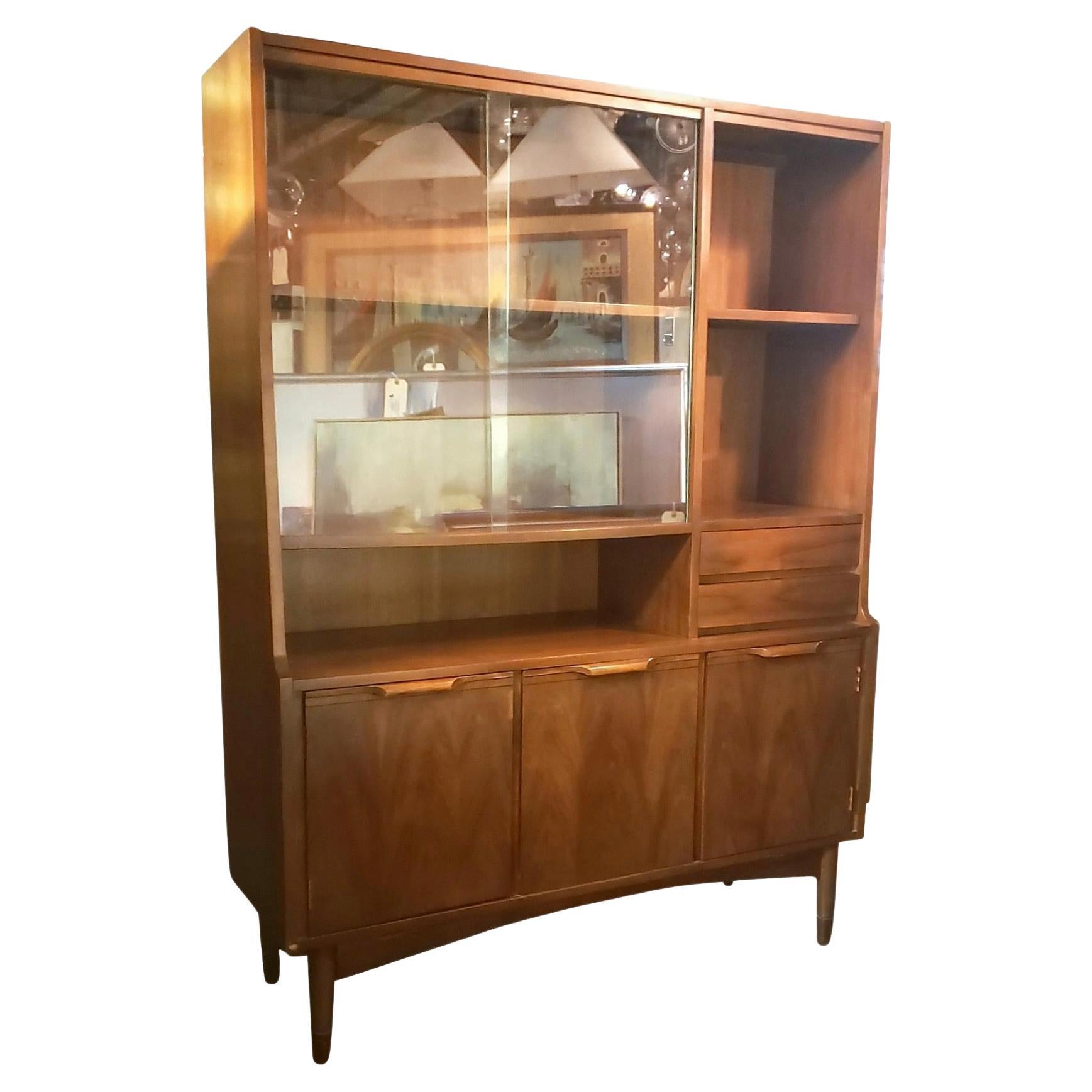 Mueble alto moderno de mediados de siglo