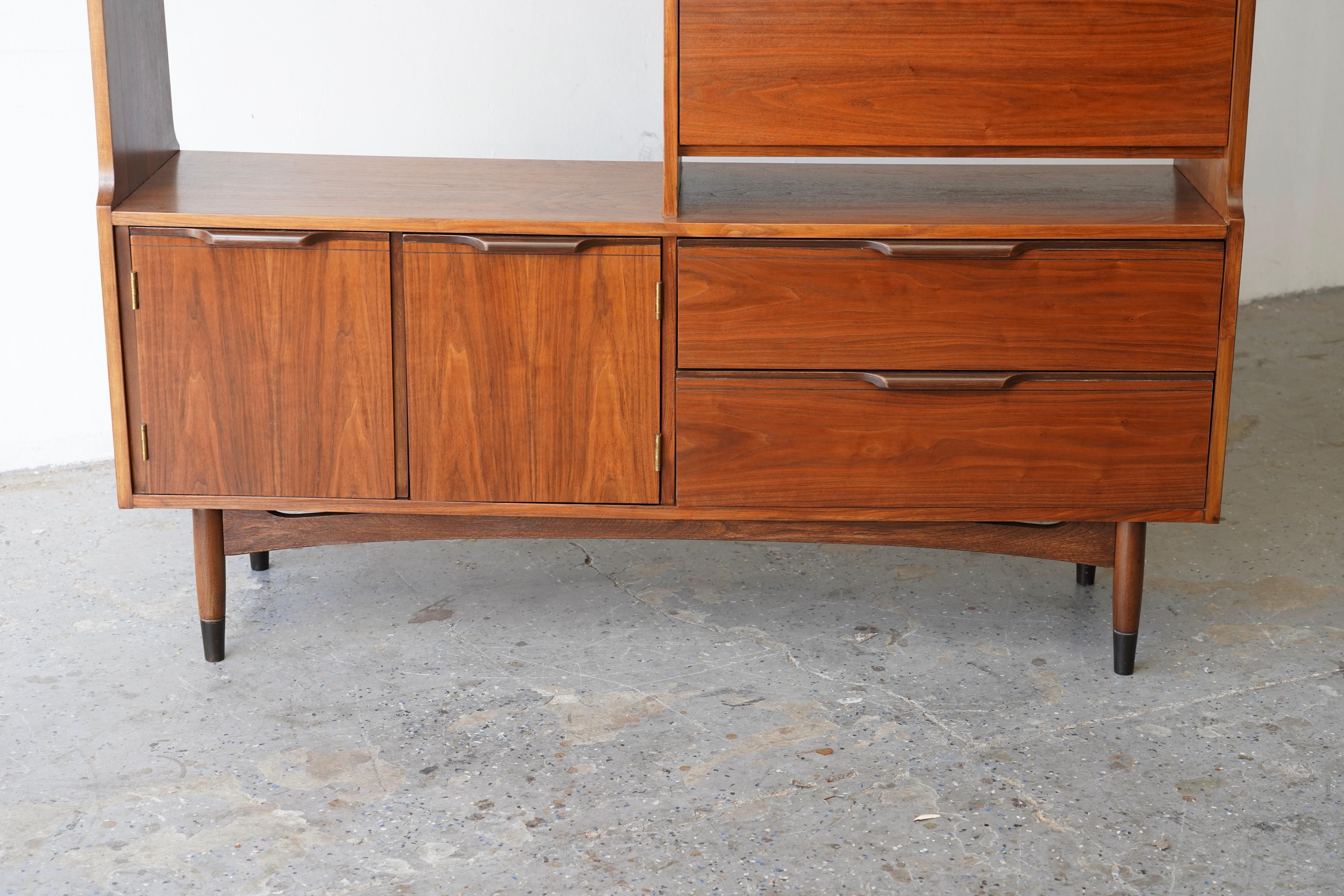Mid-Century Modern Wall Unit / Hutch / Room Divider / Bar In Good Condition In Las Vegas, NV