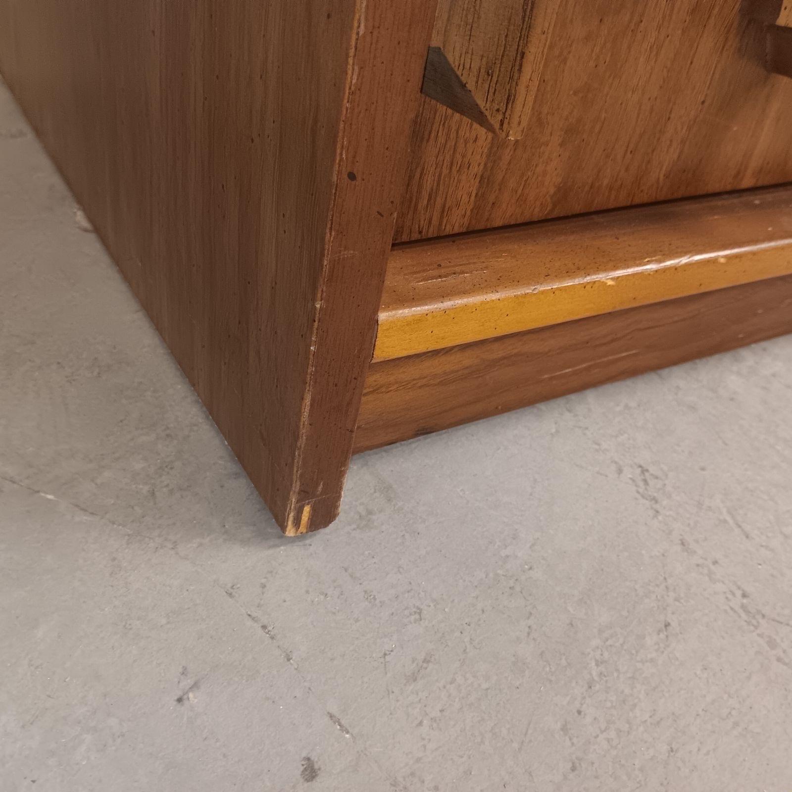 Mid Century Modern Walnut 2 Door Credenza/Sideboard by Bassett ' Prestige ' For Sale 6