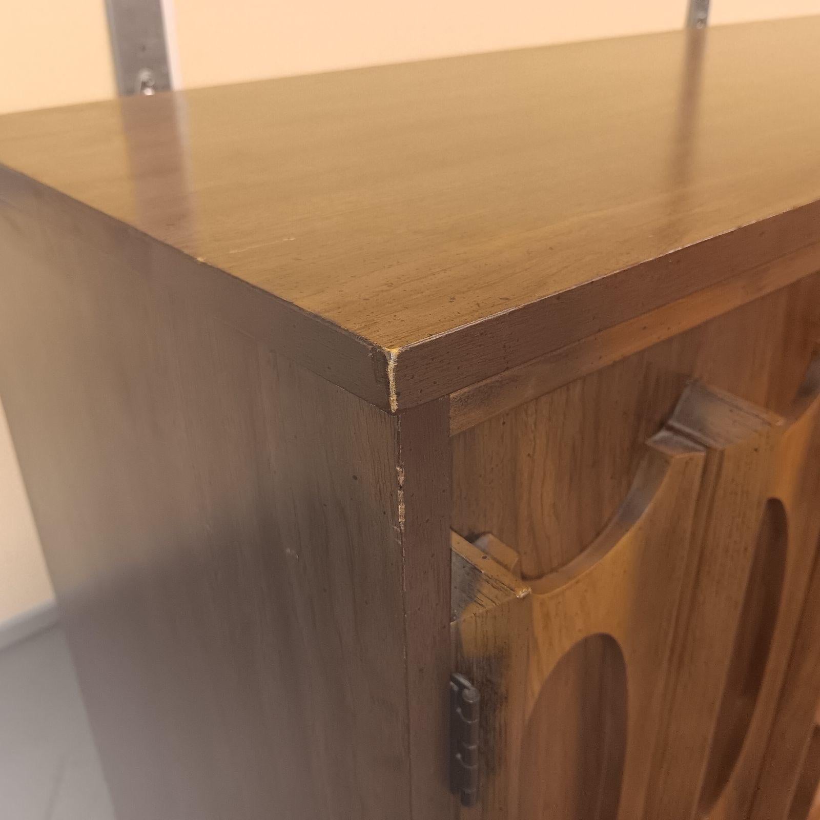 Mid Century Modern Walnut 2 Door Credenza/Sideboard by Bassett ' Prestige ' For Sale 7