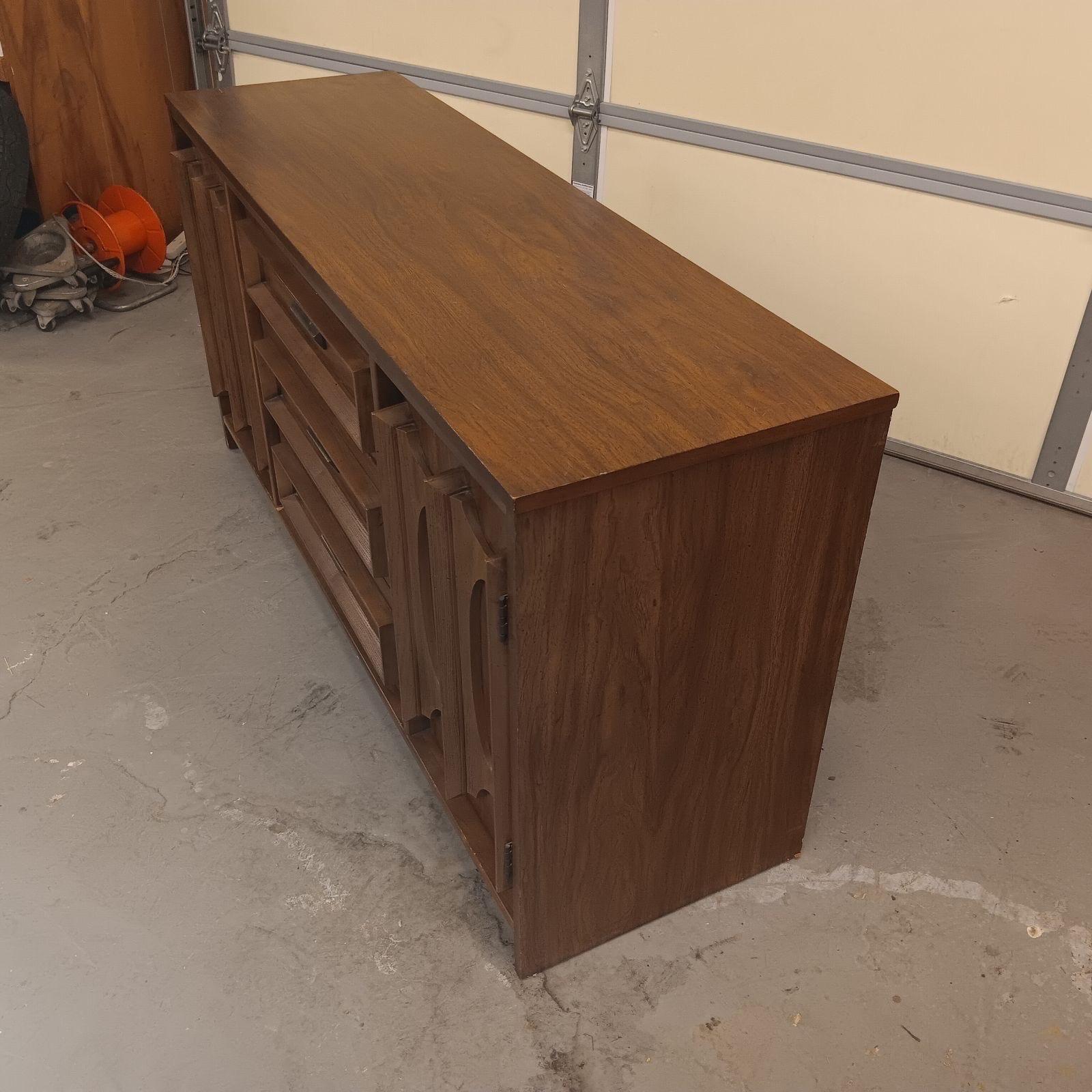 20th Century Mid Century Modern Walnut 2 Door Credenza/Sideboard by Bassett ' Prestige ' For Sale