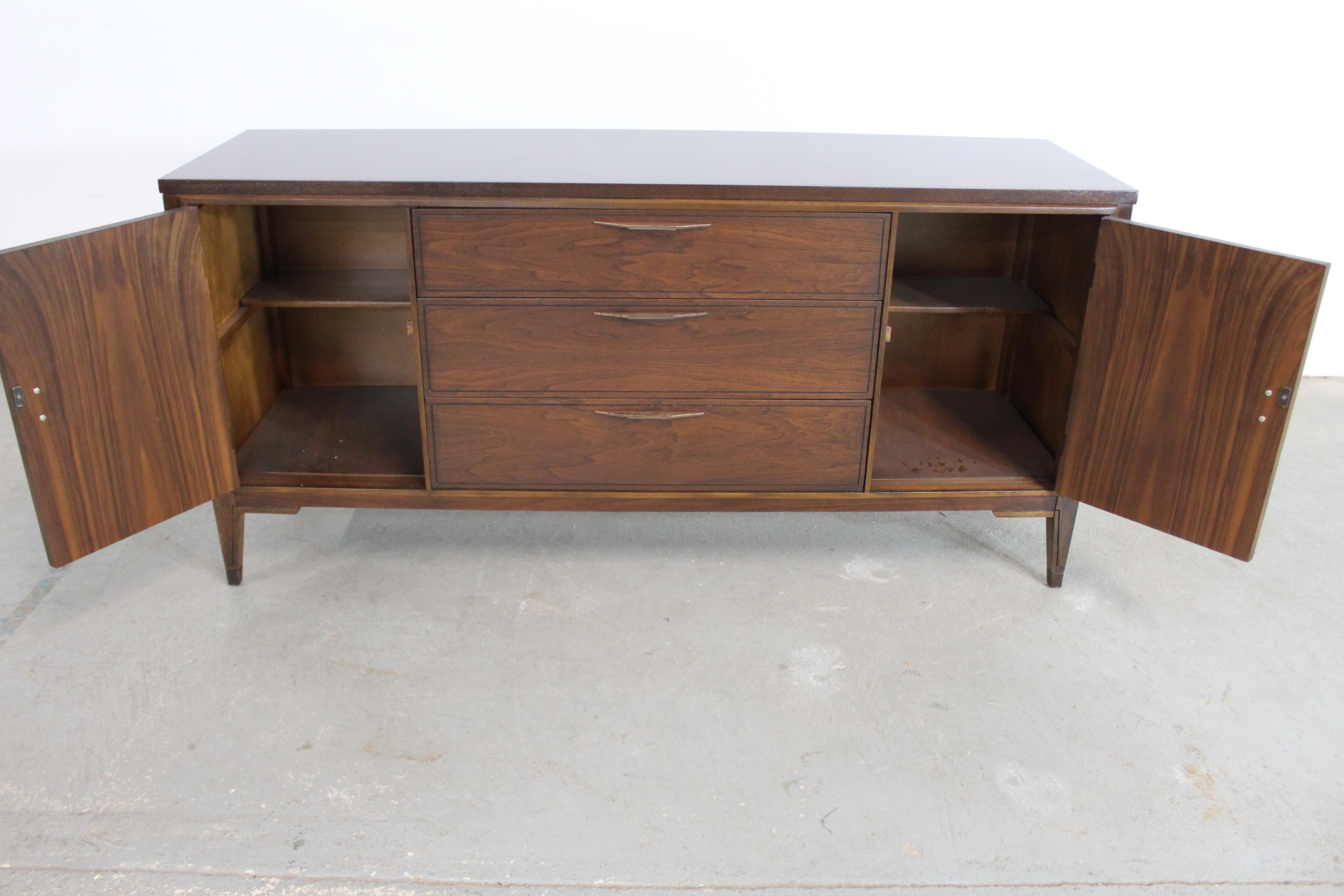 Mid Century Modern Walnut 2 Door Credenza/Sideboard by Broyhill For Sale 3