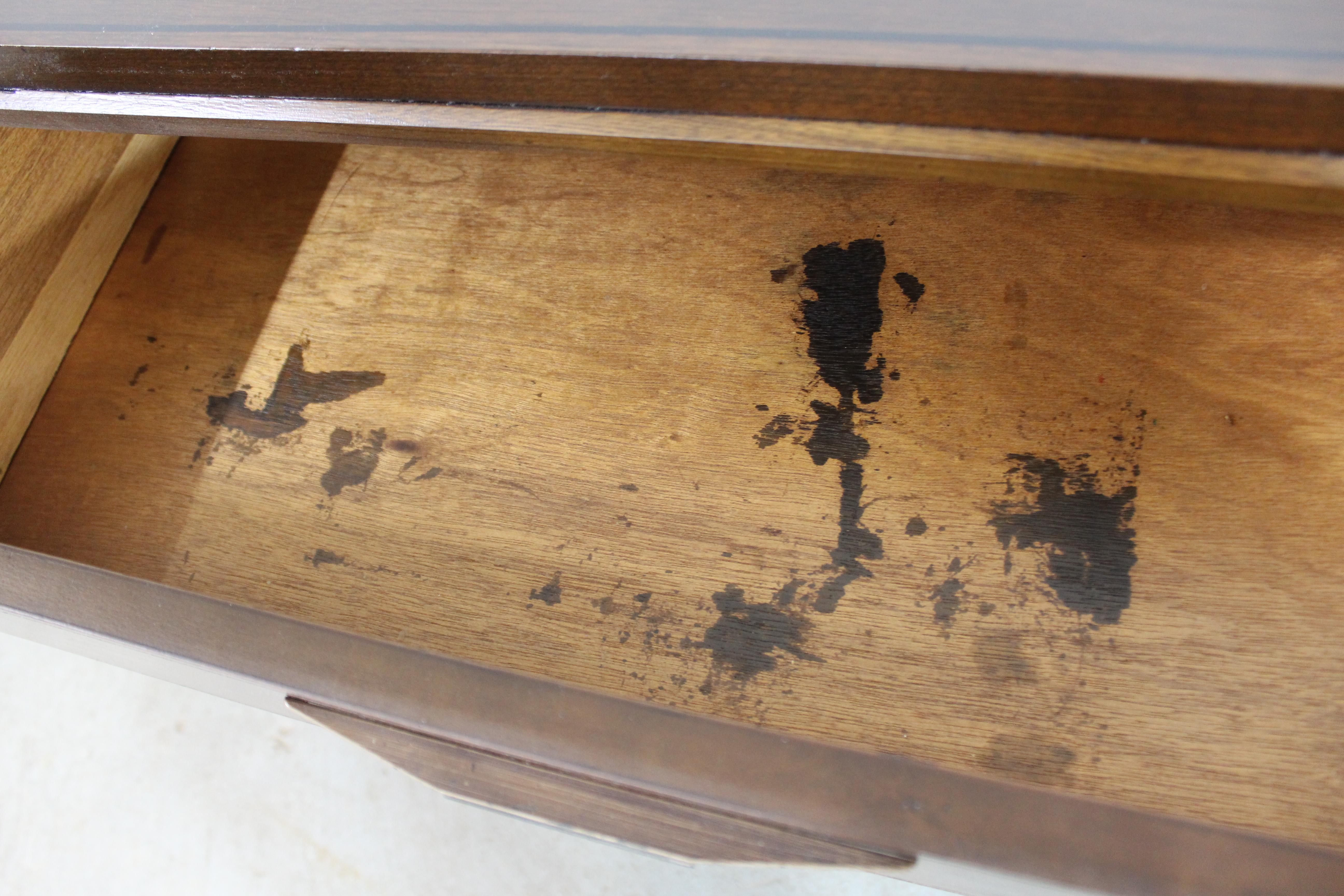 Credenza/Sideboard a 2 ante in noce del Mid Century Modern di Broyhill in vendita 4