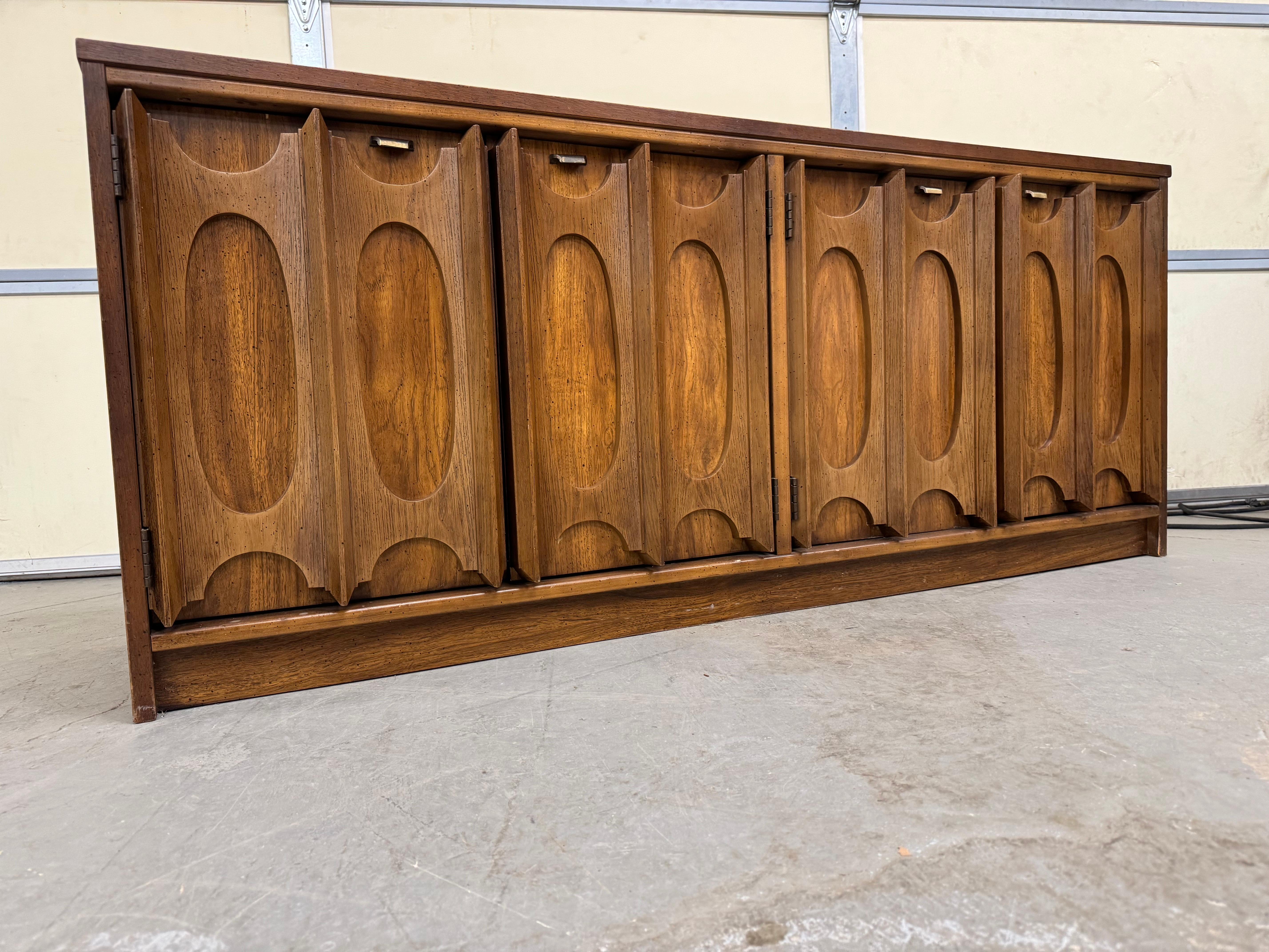 Mid Century Modern Walnut 3 Door Credenza/Sideboard by Bassett ' Prestige ' 9