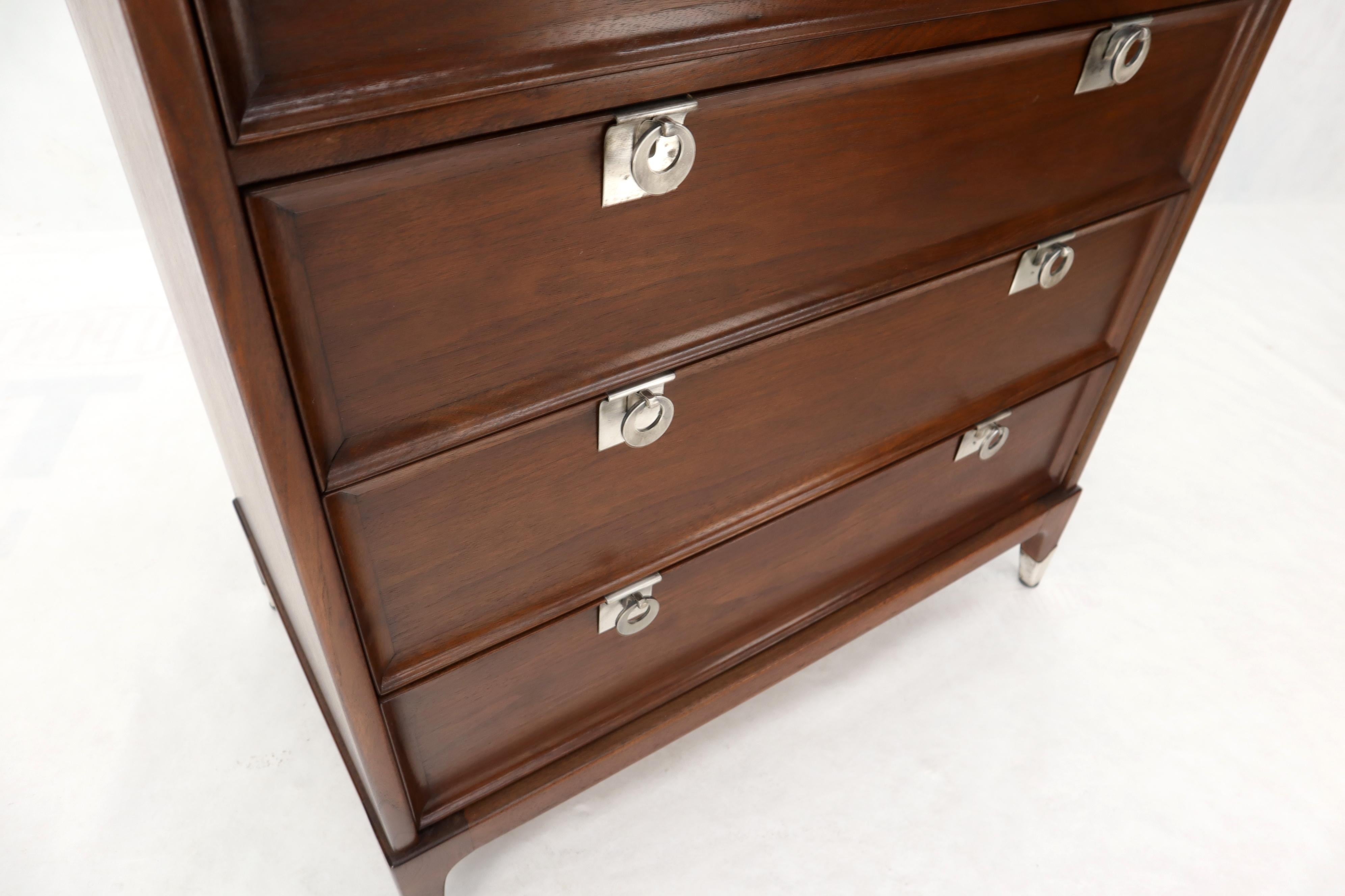 Mid-Century Modern Walnut 4 Drawers Bachelor Chest For Sale 3