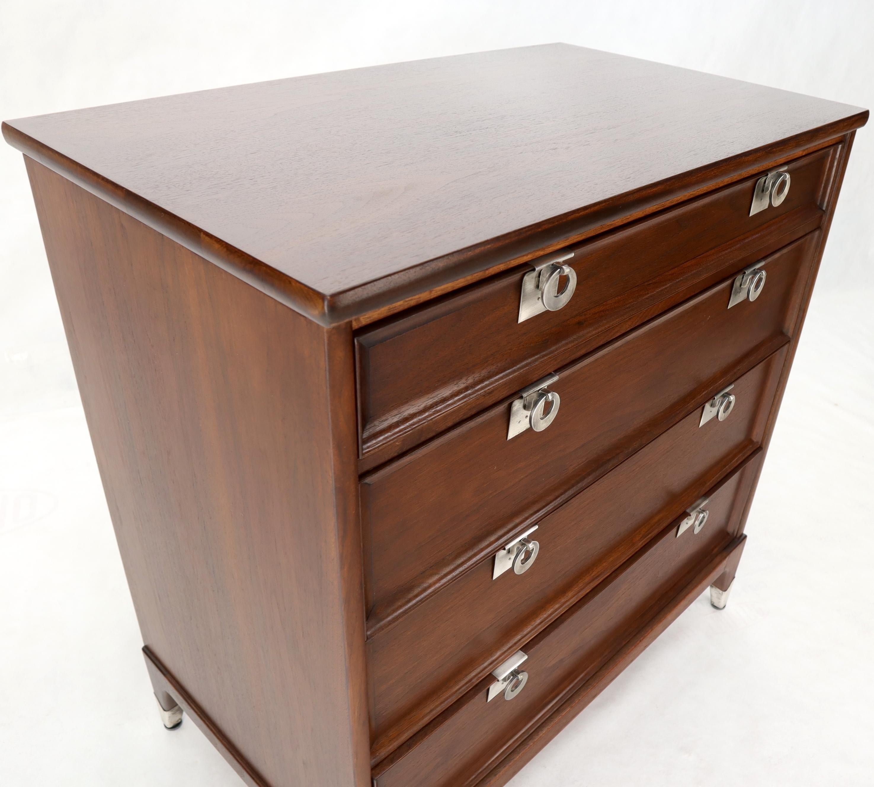 Mid-Century Modern Walnut 4 Drawers Bachelor Chest For Sale 1