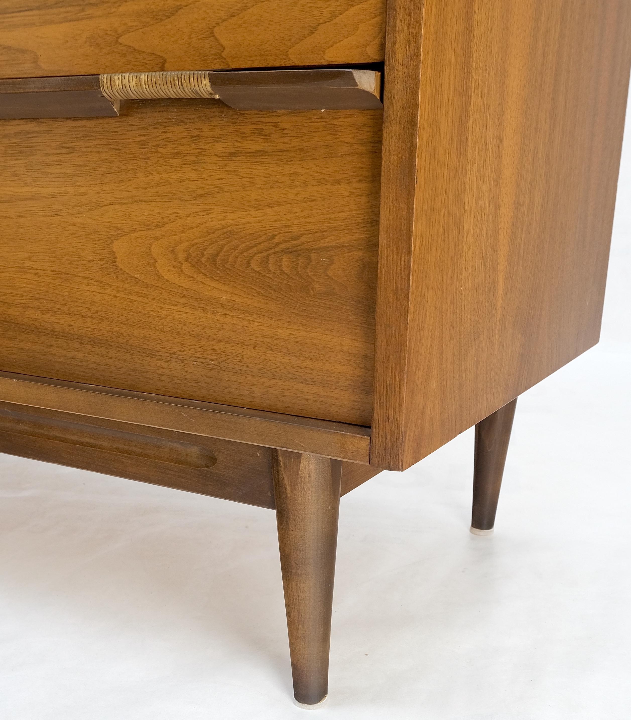 Mid-Century Modern Walnut 5 Drawers High Chest Dresser MINT! In Good Condition For Sale In Rockaway, NJ