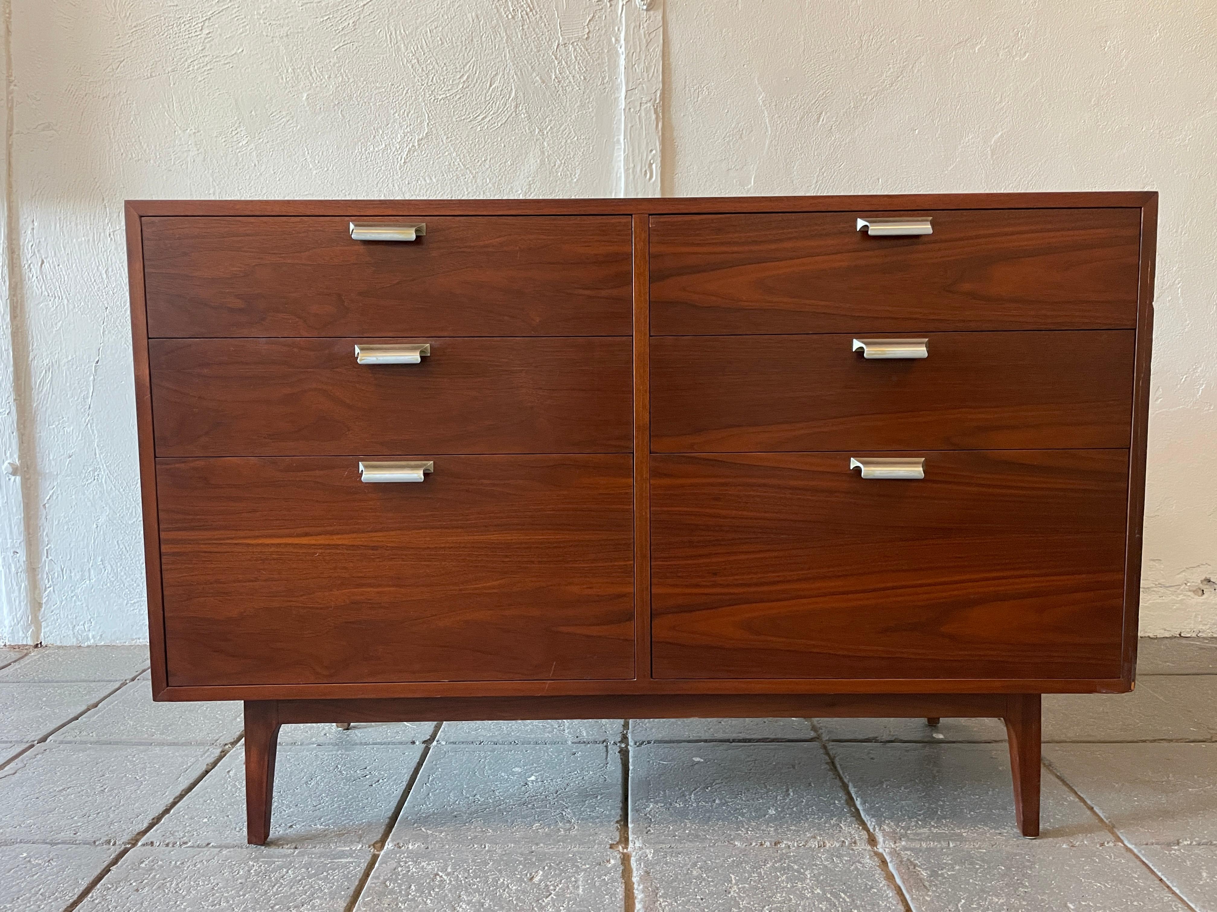 Mid-Century Modern walnut 6 drawer dresser credenza with aluminum handles. Beautiful walnut grain - solid wood drawers. Circa 1960s. All drawers slide smooth - clean inside and out. Located in Brooklyn NYC.
