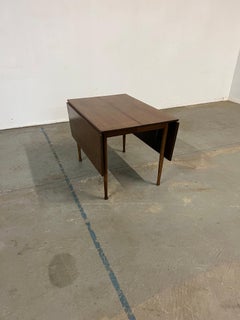 Table de salle à manger à abattant 60" en noyer, moderne du milieu du siècle, par H P Brown