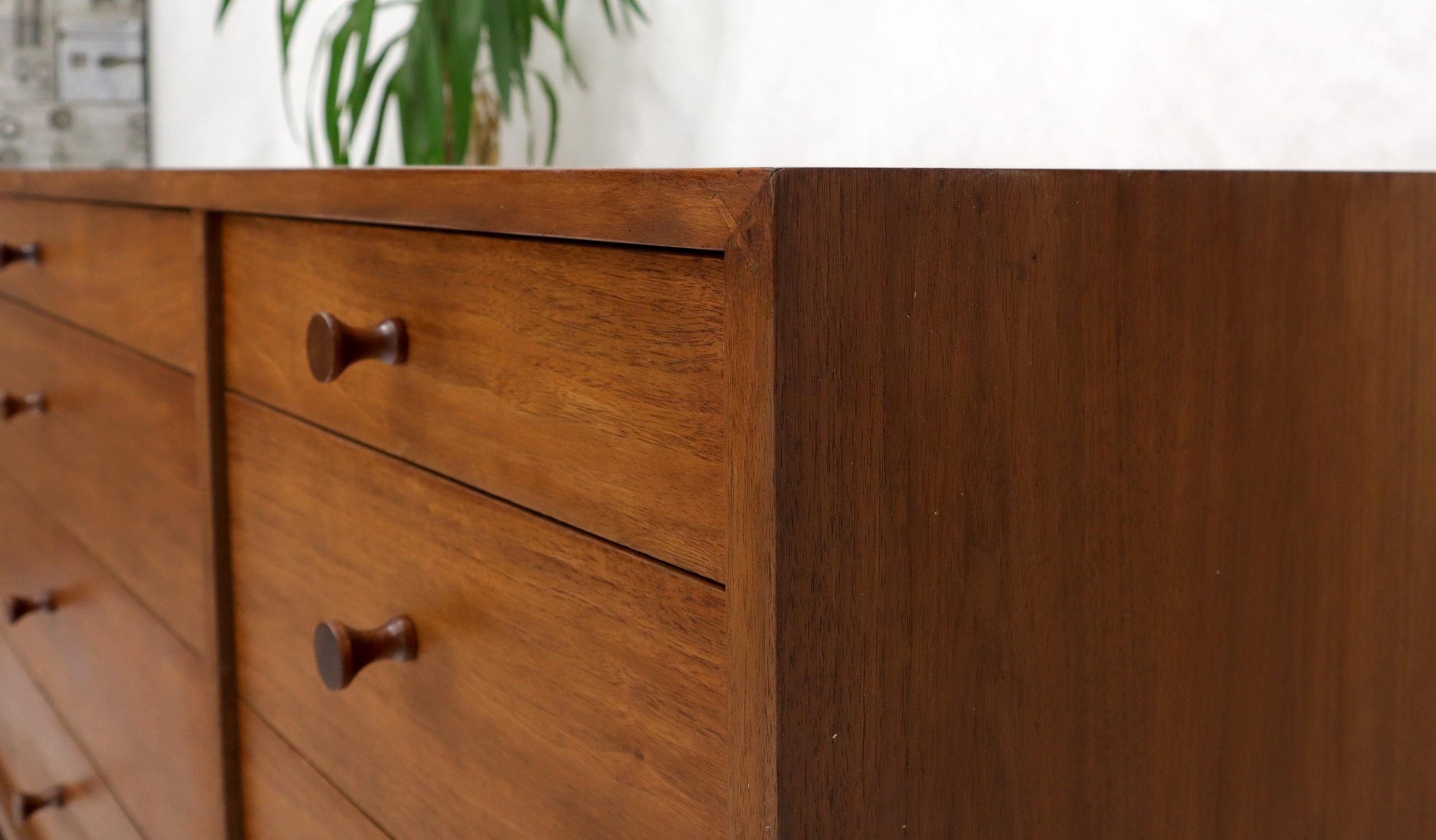 Mid-Century Modern Walnut 8 Drawers Long Dresser Credenza For Sale 2