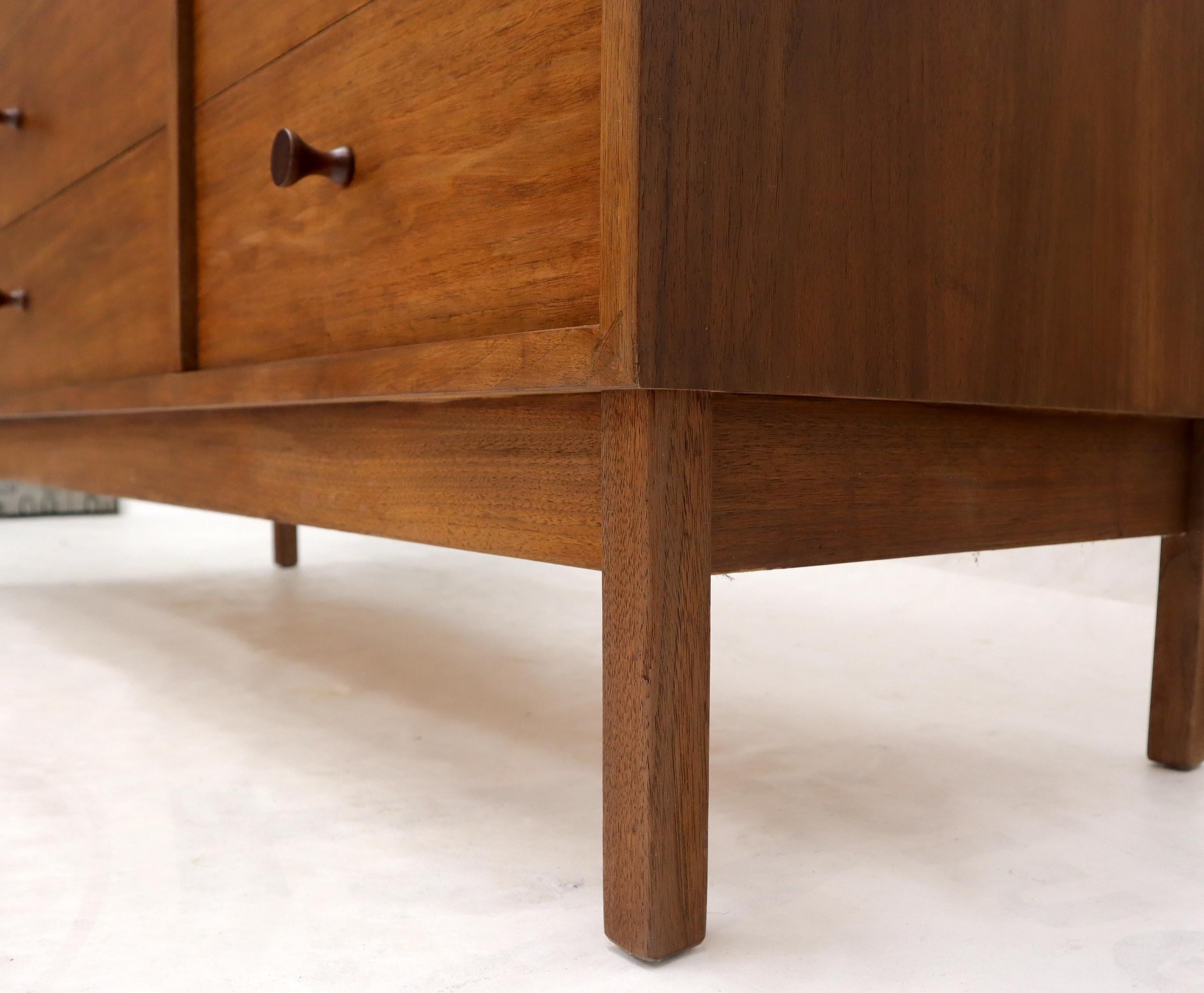 Mid-Century Modern Walnut 8 Drawers Long Dresser Credenza For Sale 3