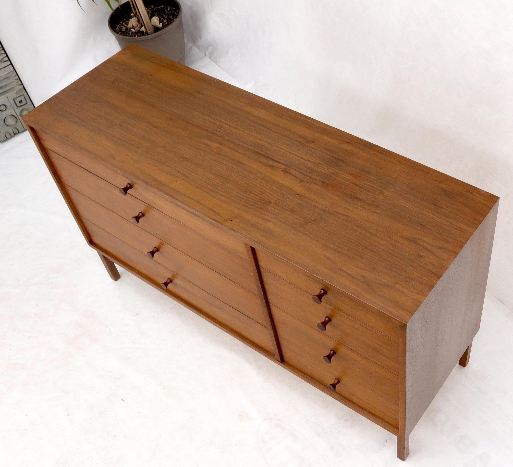 Mid-Century Modern Walnut 8 Drawers Long Dresser Credenza For Sale 5
