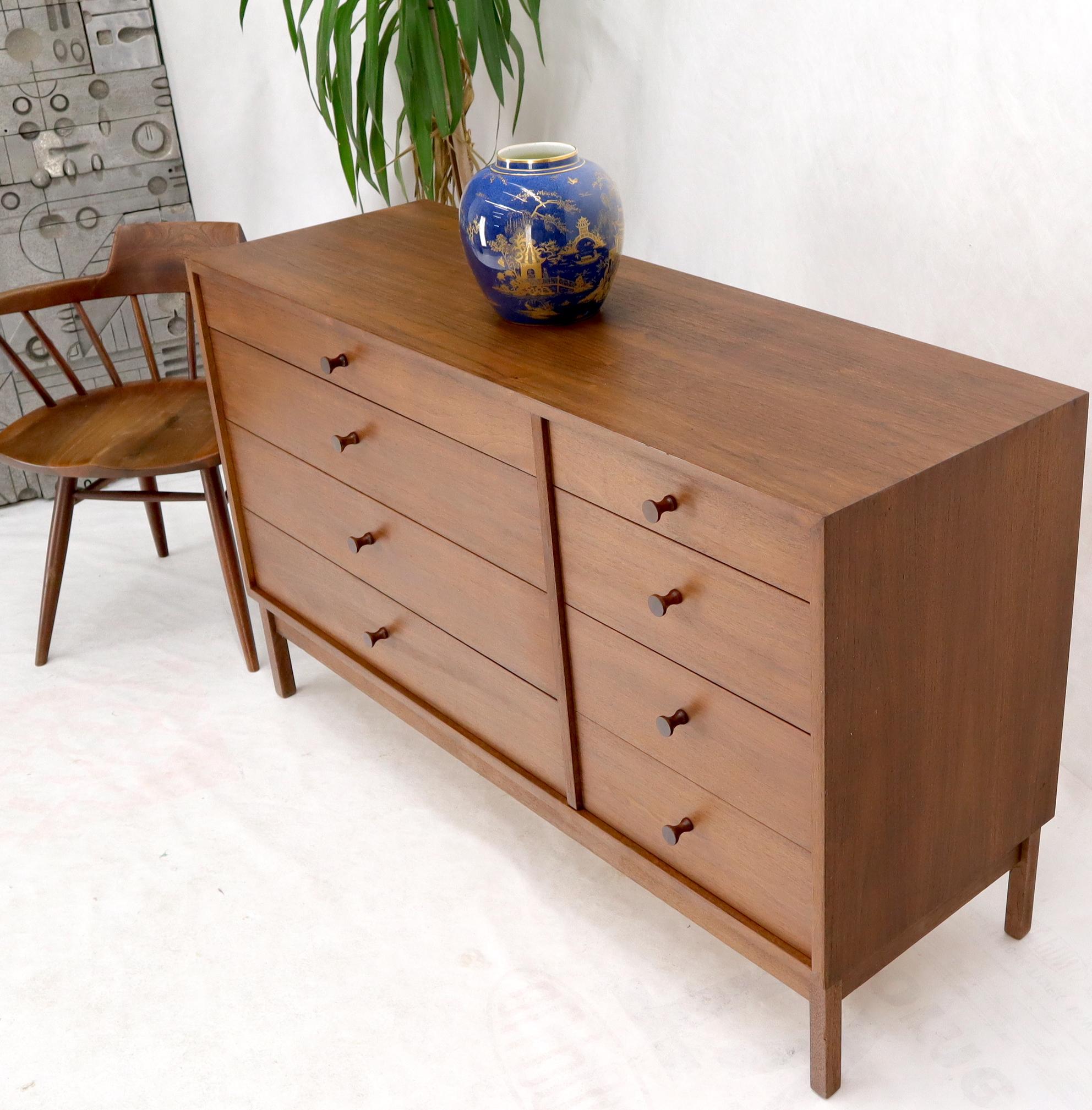 American Mid-Century Modern Walnut 8 Drawers Long Dresser Credenza For Sale