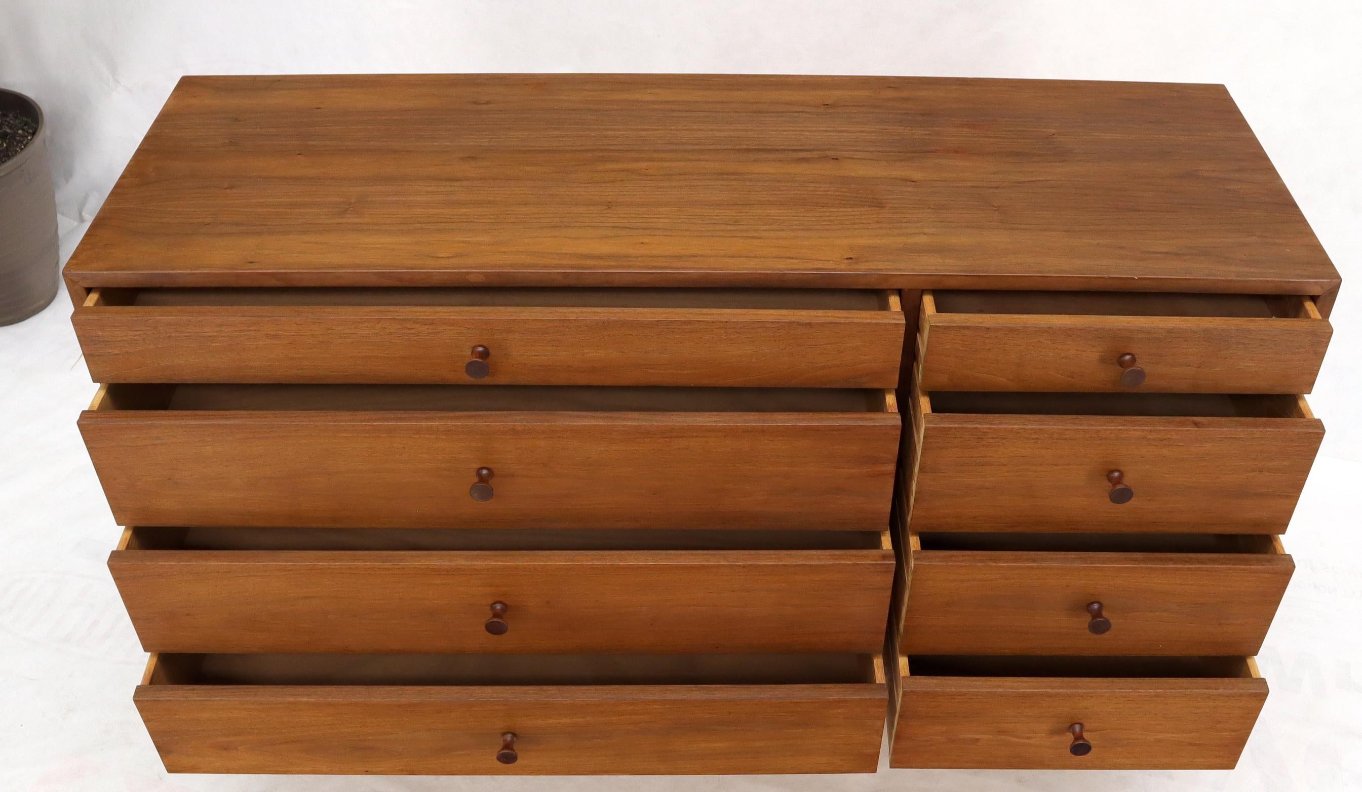 Mid-Century Modern Walnut 8 Drawers Long Dresser Credenza In Good Condition For Sale In Rockaway, NJ