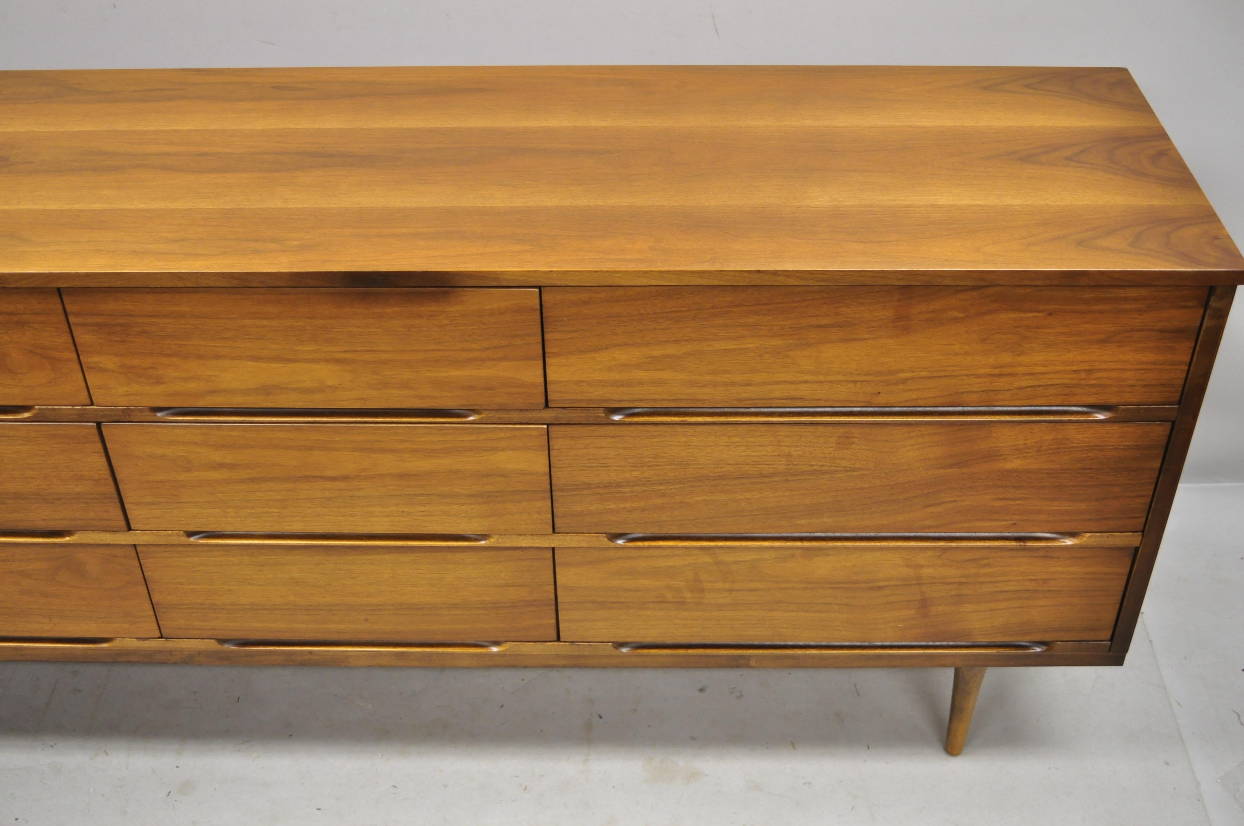 Mid-Century Modern Walnut 9-Drawer Credenza Long Dresser by Coleman of Virginia In Good Condition In Philadelphia, PA