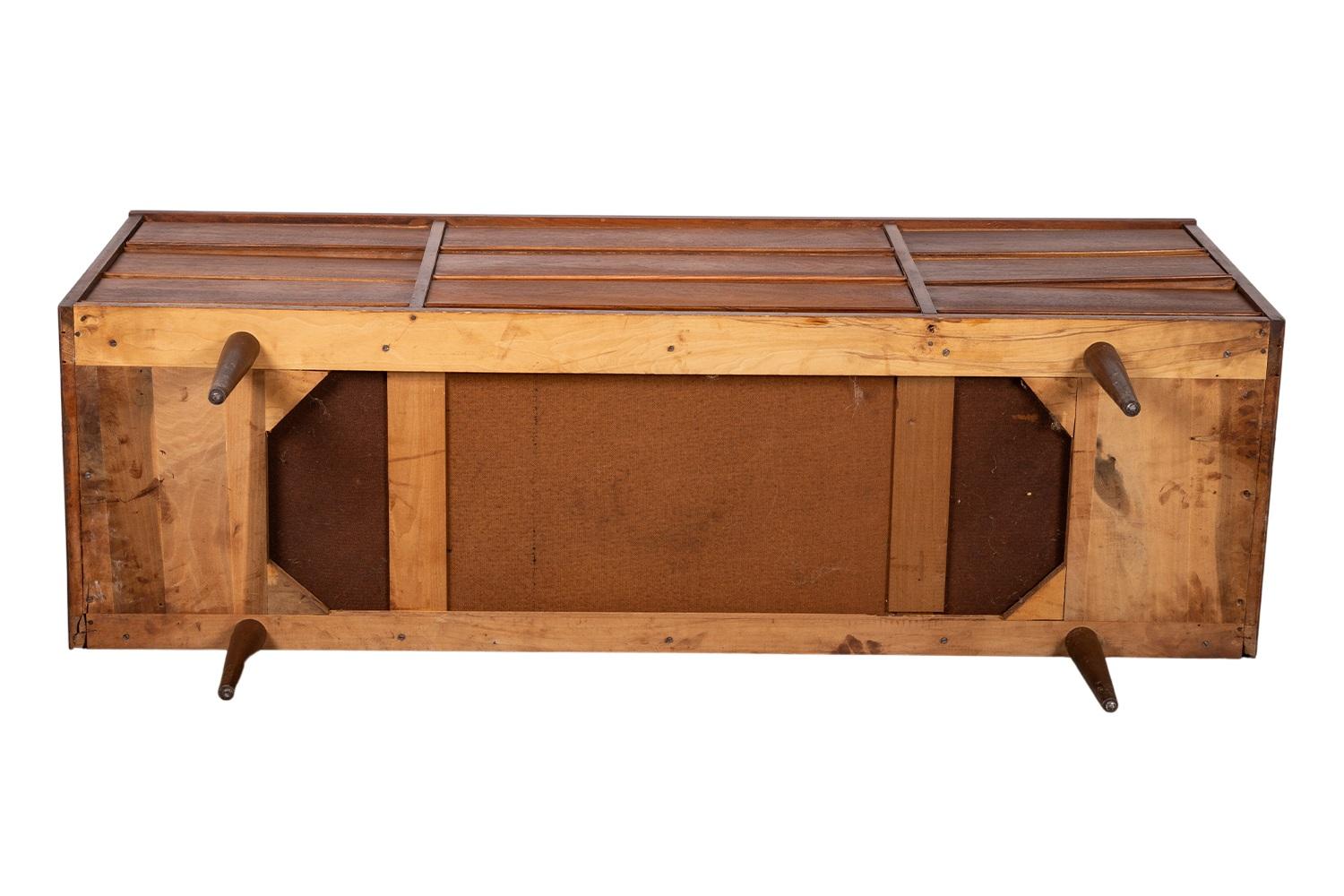 Comò a 9 cassetti in legno di noce di Dixie, stile metà secolo moderno in vendita 1