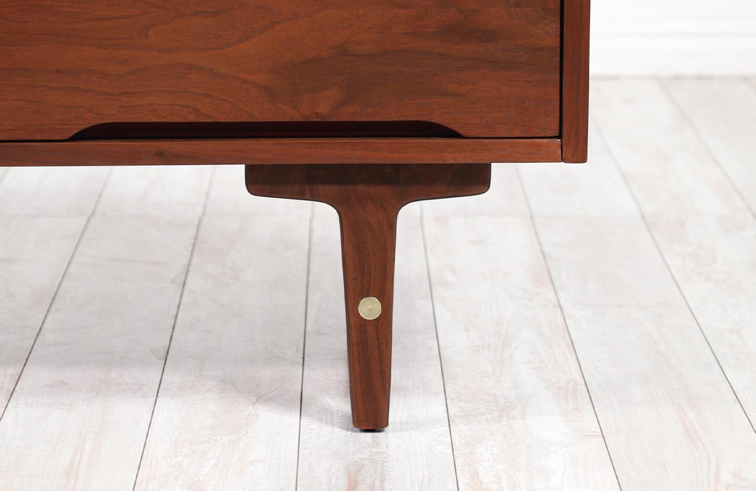 Mid-20th Century Mid-Century Modern Walnut 9-Drawer Dresser by Stanley Furniture