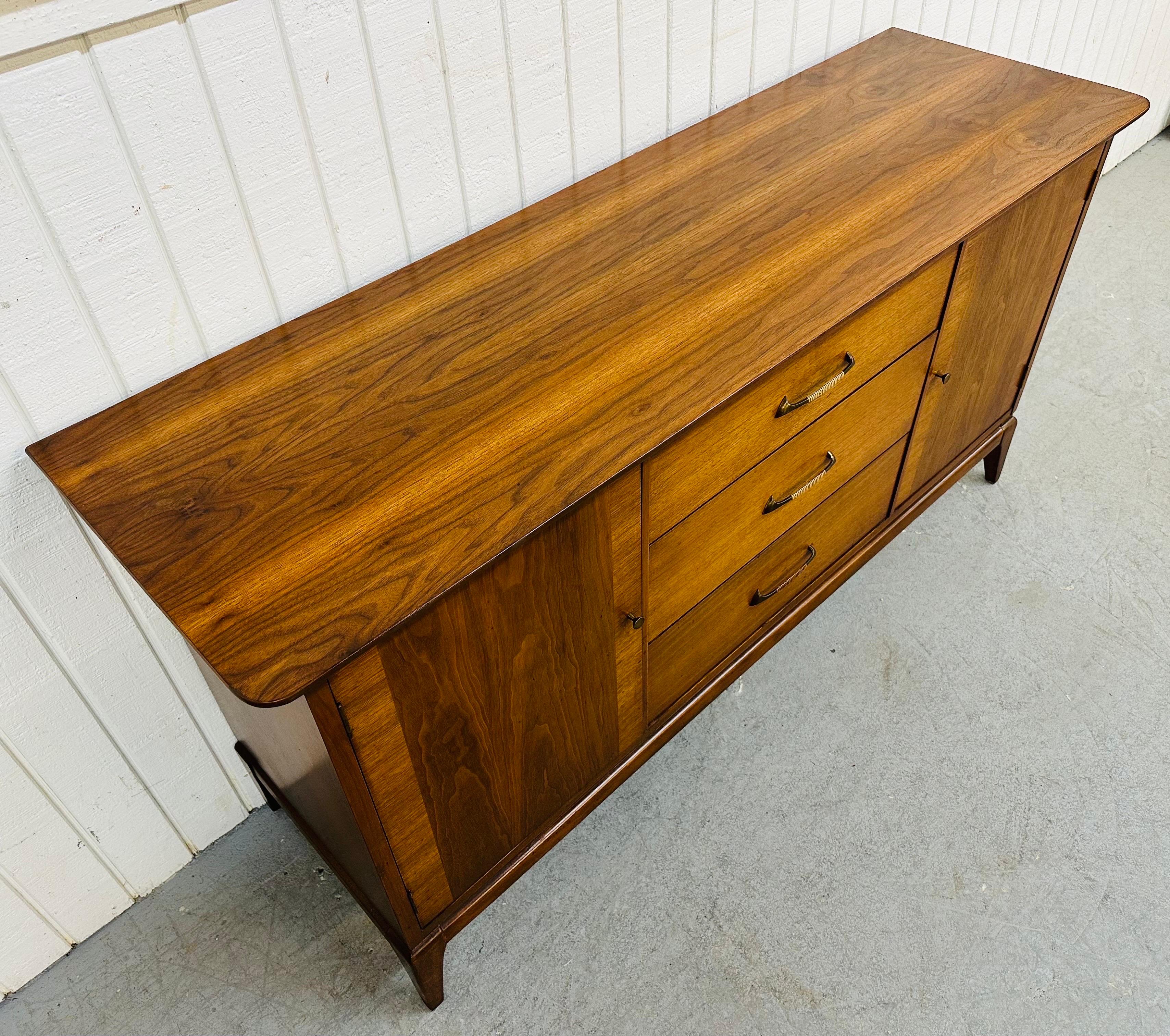 20th Century Mid-Century Modern Walnut 9-Drawer Dresser