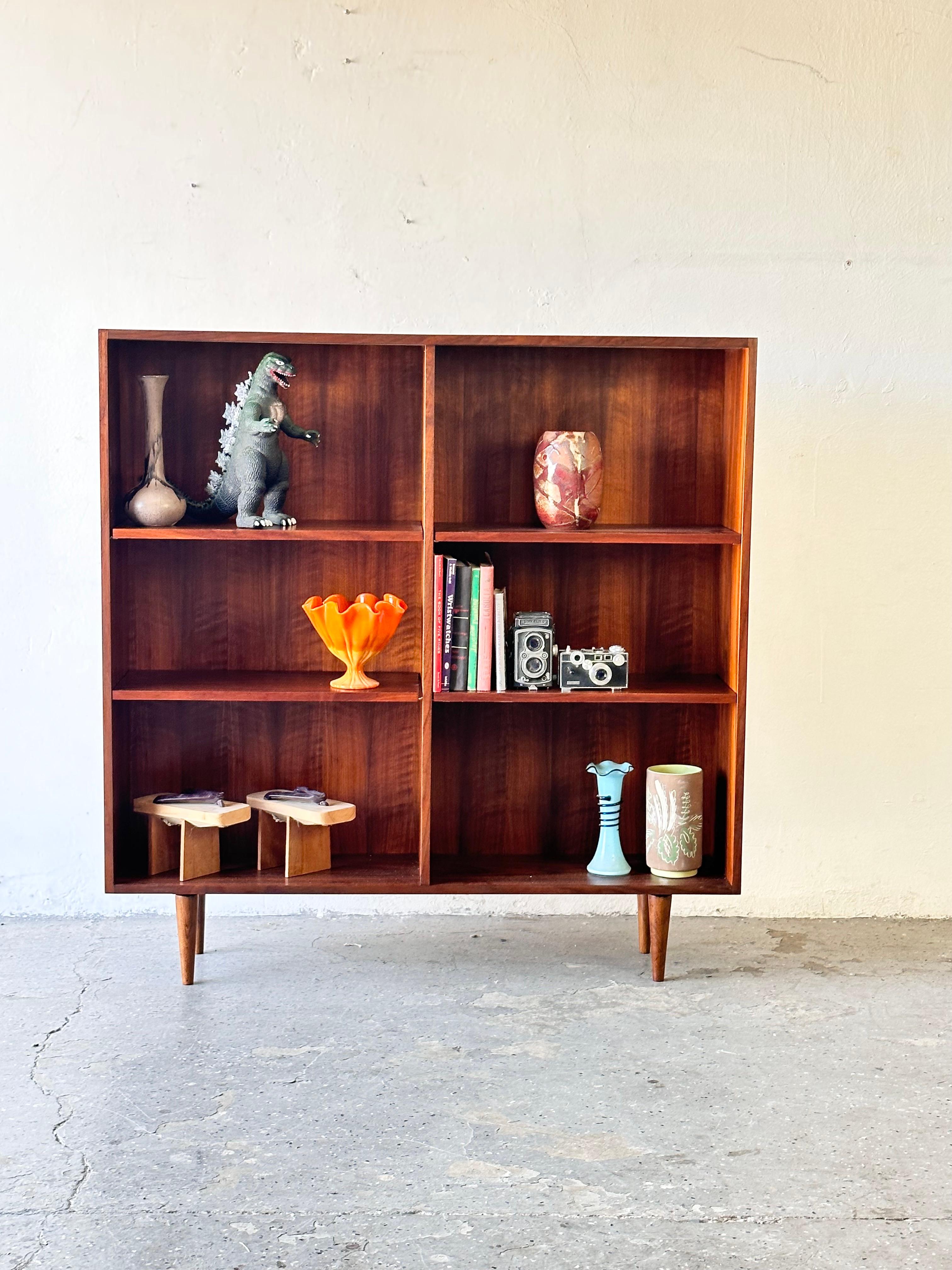 American Mid Century Modern Walnut Adjustable Bookcase Display Cabinet