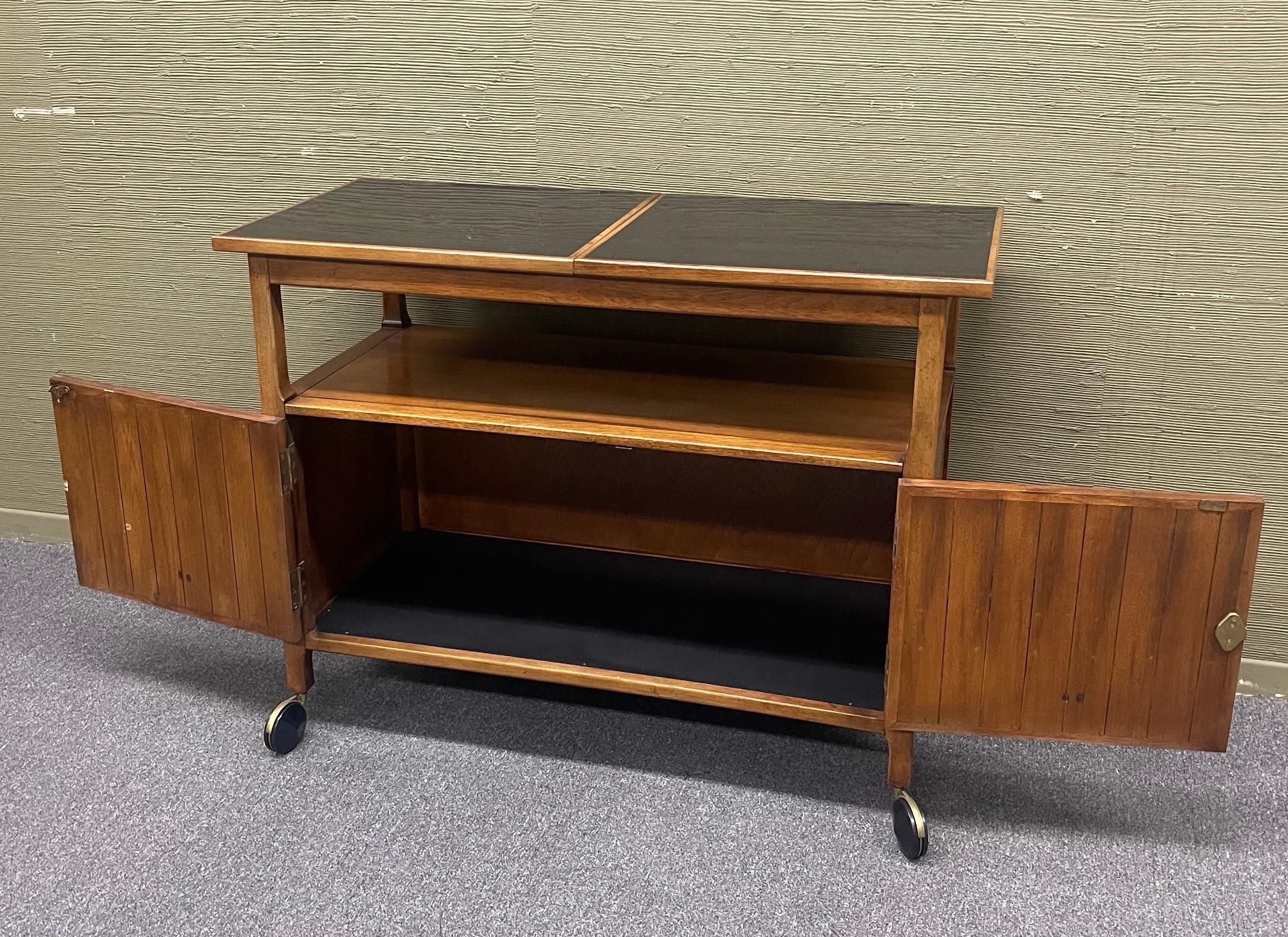 Mid-Century Modern Walnut and Black Laminate Expanding Bar Cart For Sale 4