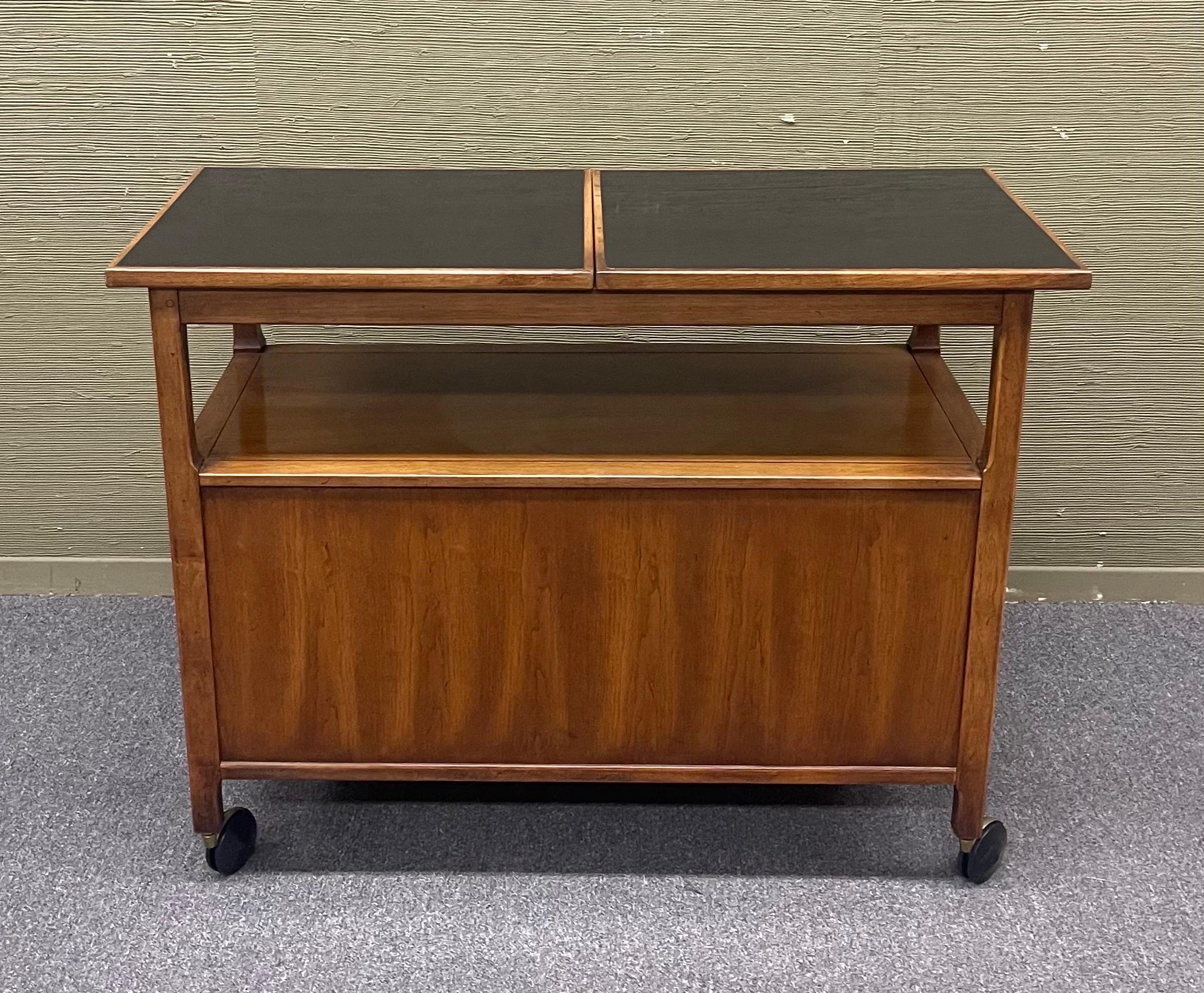 Mid-Century Modern Walnut and Black Laminate Expanding Bar Cart For Sale 7
