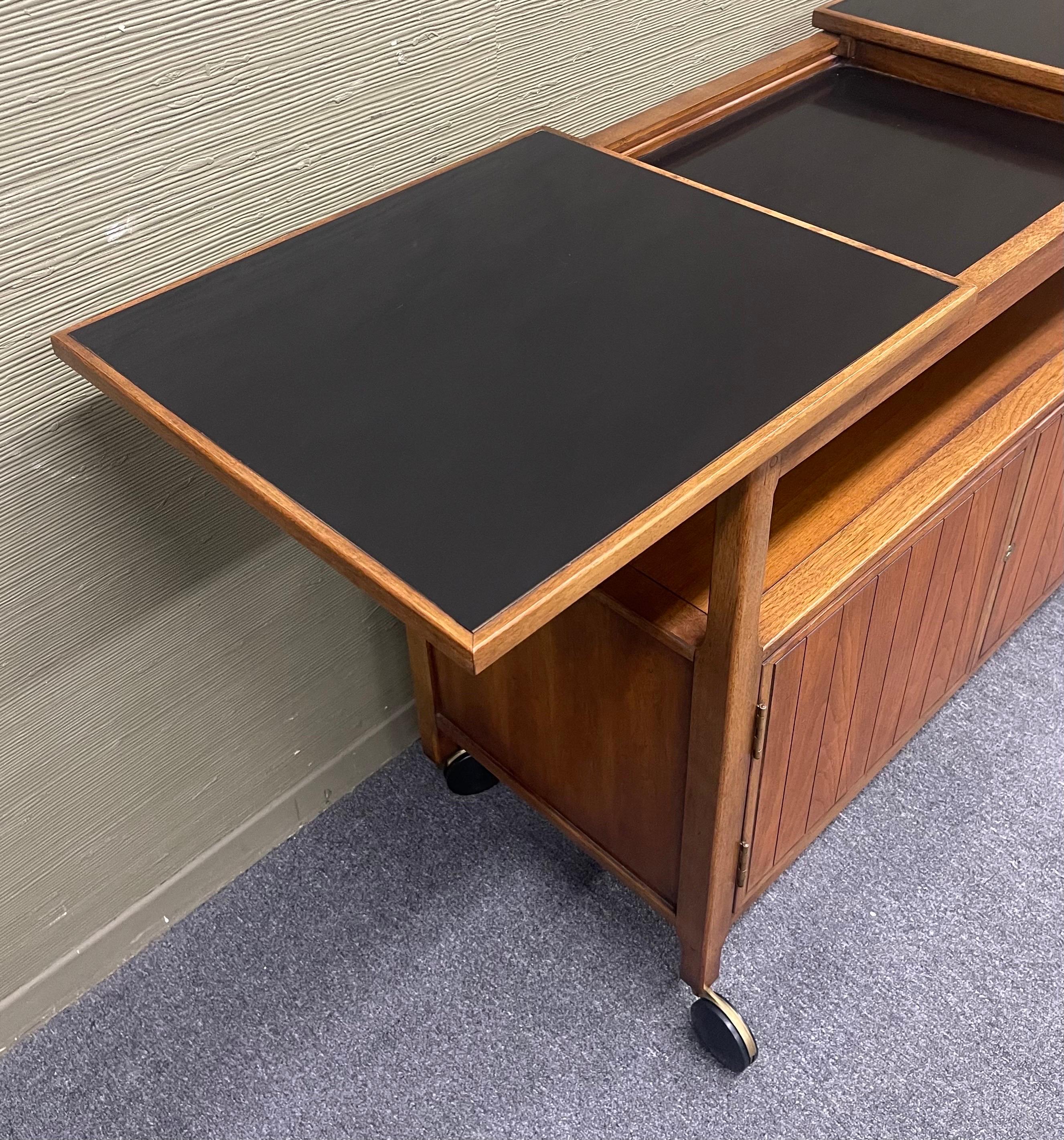 Mid-Century Modern Walnut and Black Laminate Expanding Bar Cart For Sale 9