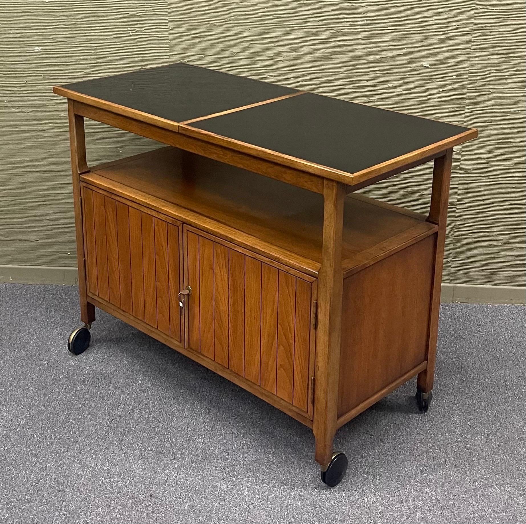 Mid-Century Modern Walnut and Black Laminate Expanding Bar Cart For Sale 10