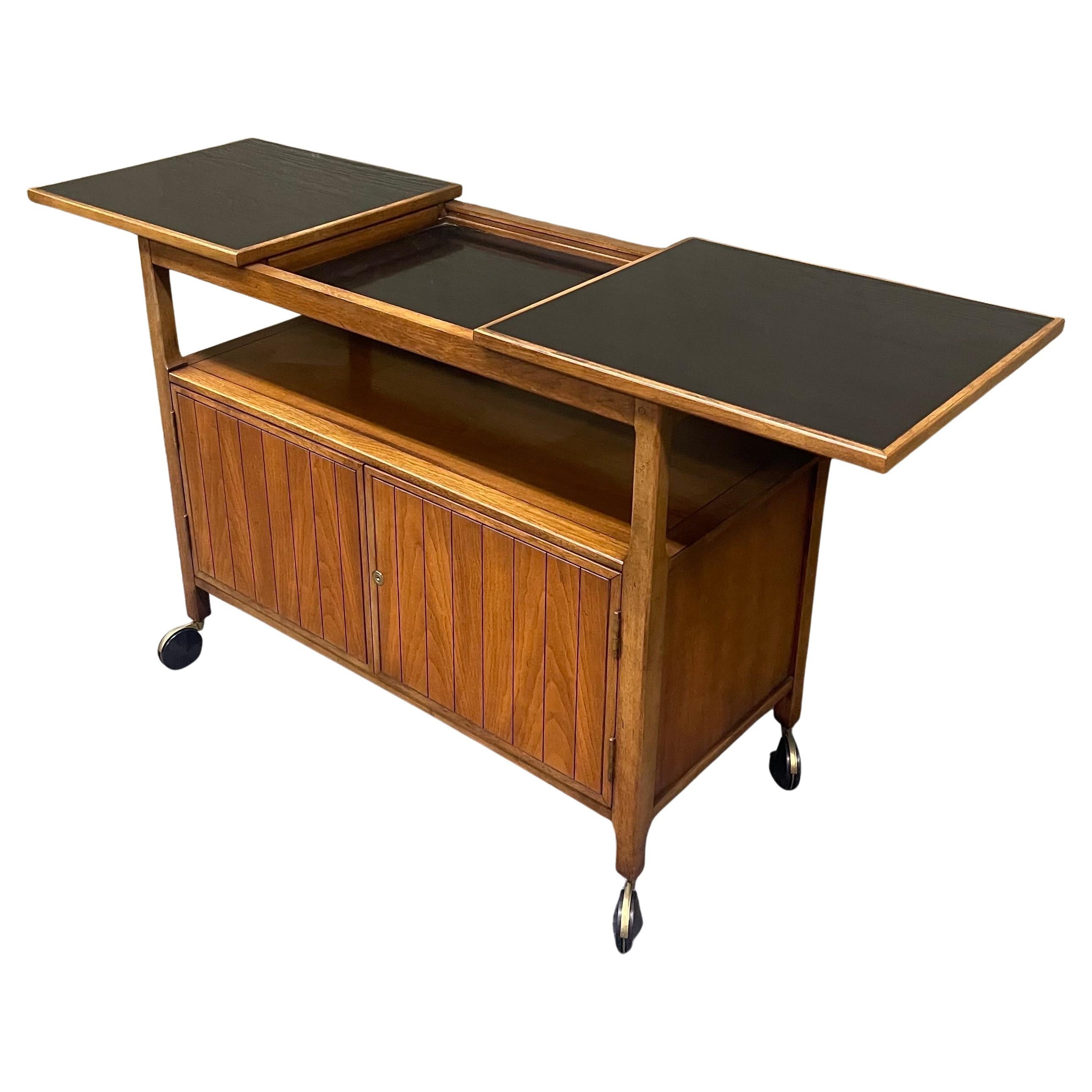 Mid-Century Modern Walnut and Black Laminate Expanding Bar Cart For Sale 10