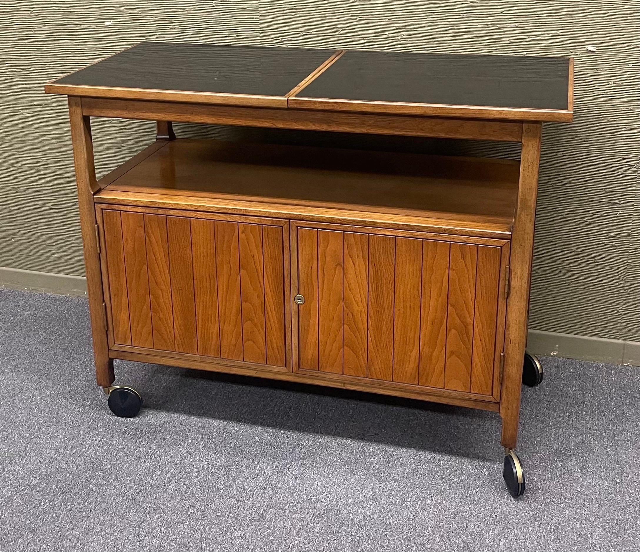 American Mid-Century Modern Walnut and Black Laminate Expanding Bar Cart For Sale