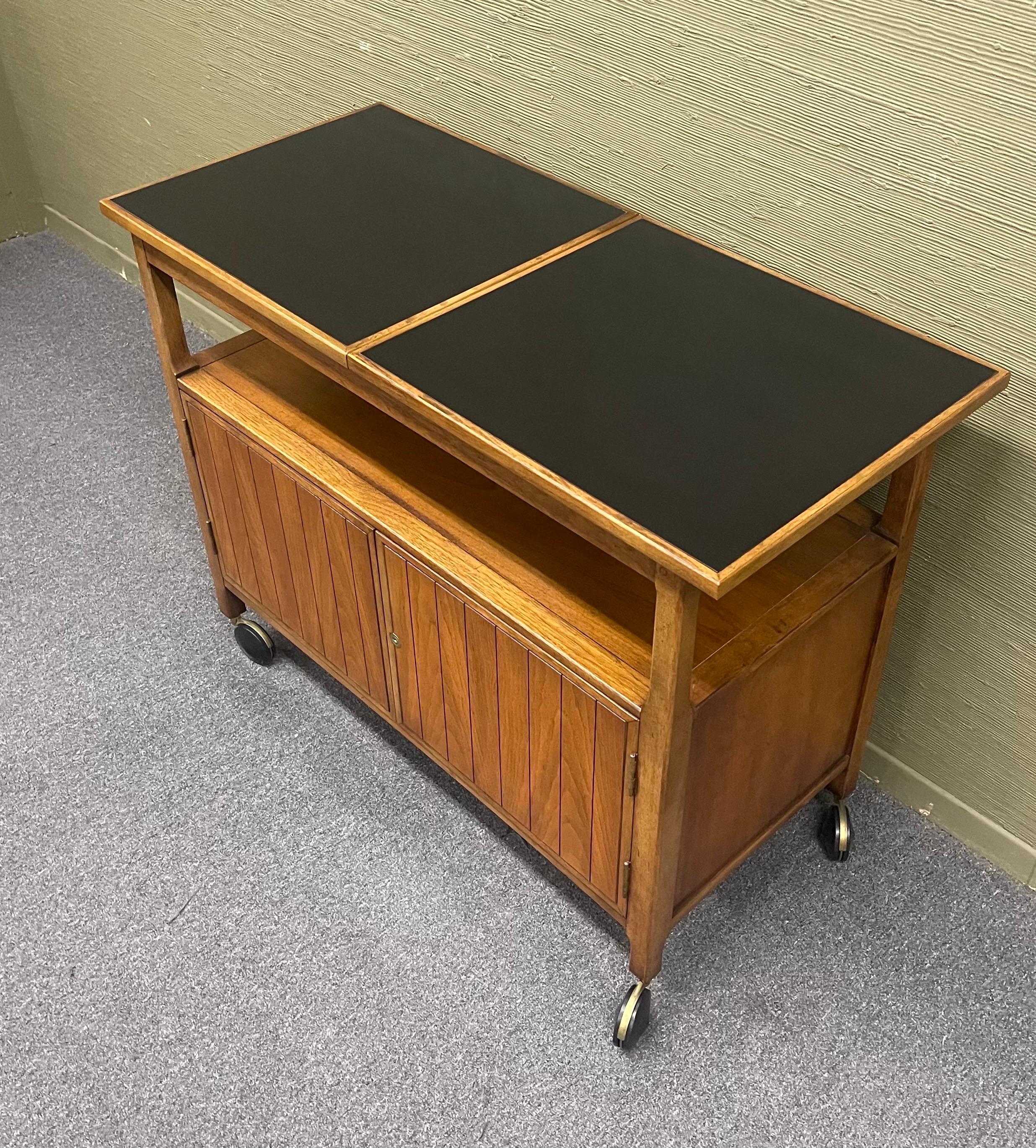 20th Century Mid-Century Modern Walnut and Black Laminate Expanding Bar Cart For Sale