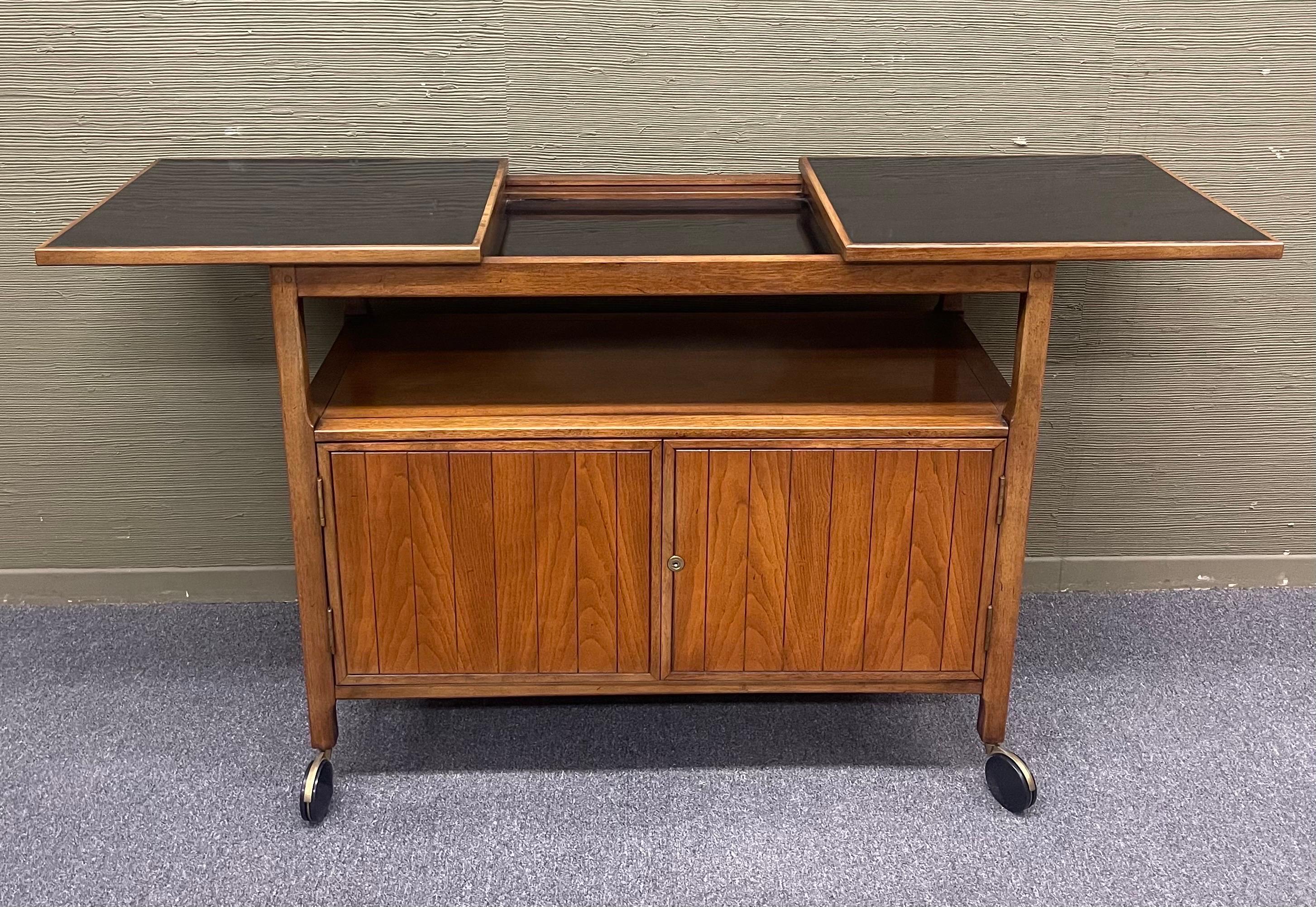 Mid-Century Modern Walnut and Black Laminate Expanding Bar Cart For Sale 2