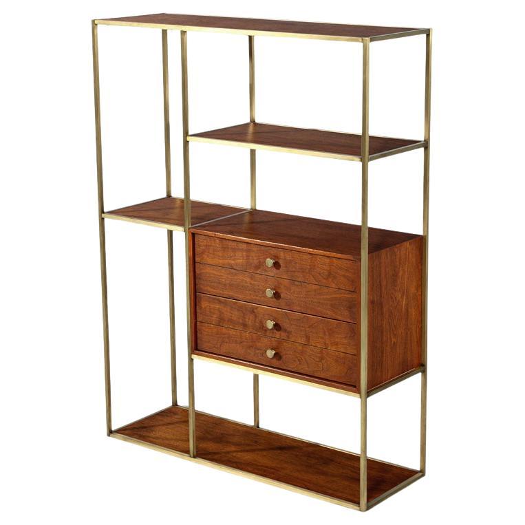 Mid-Century Modern Walnut and Brass Bookcase Etagere by Paul McCobb im Angebot
