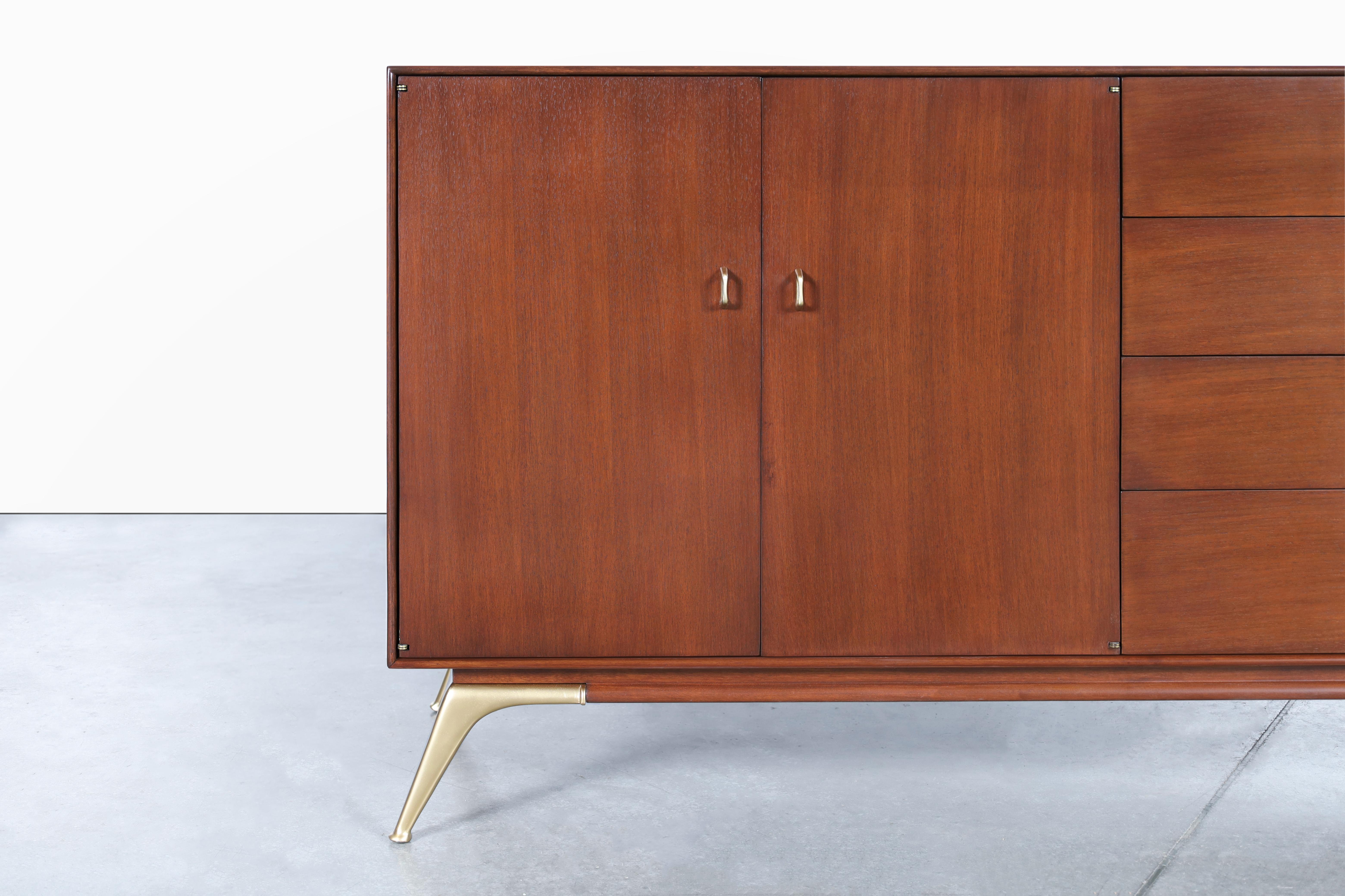 Mid-Century Modern Walnut and Brass Credenza by R-Way For Sale 5
