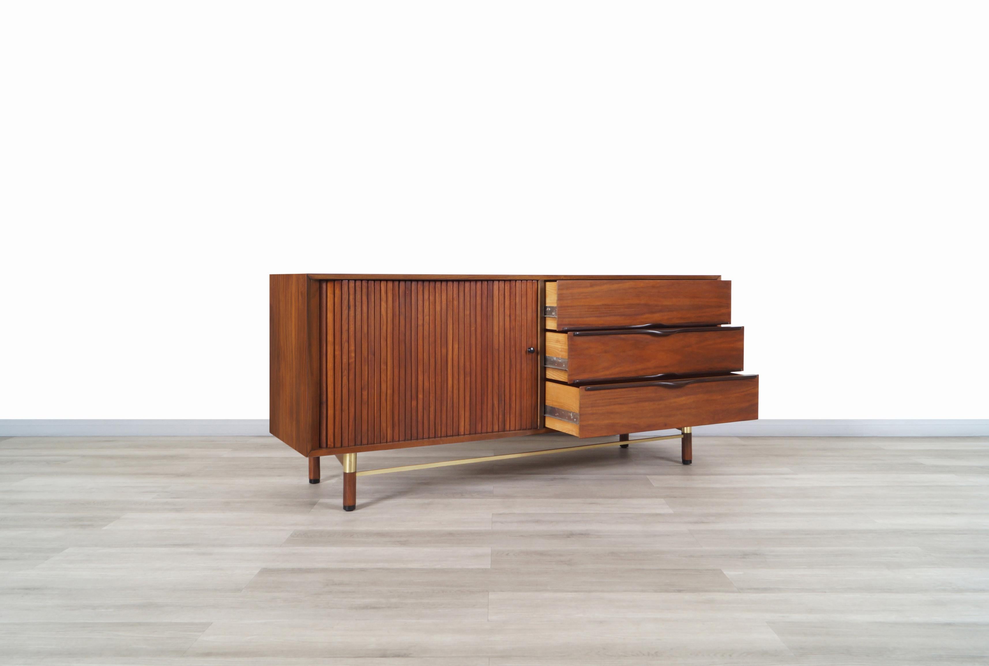 Mid-Century Modern Walnut and Brass Credenza In Excellent Condition In North Hollywood, CA
