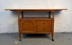 Chariot de bar à feuilles tombantes en noyer et laiton de la modernité du milieu du siècle dernier