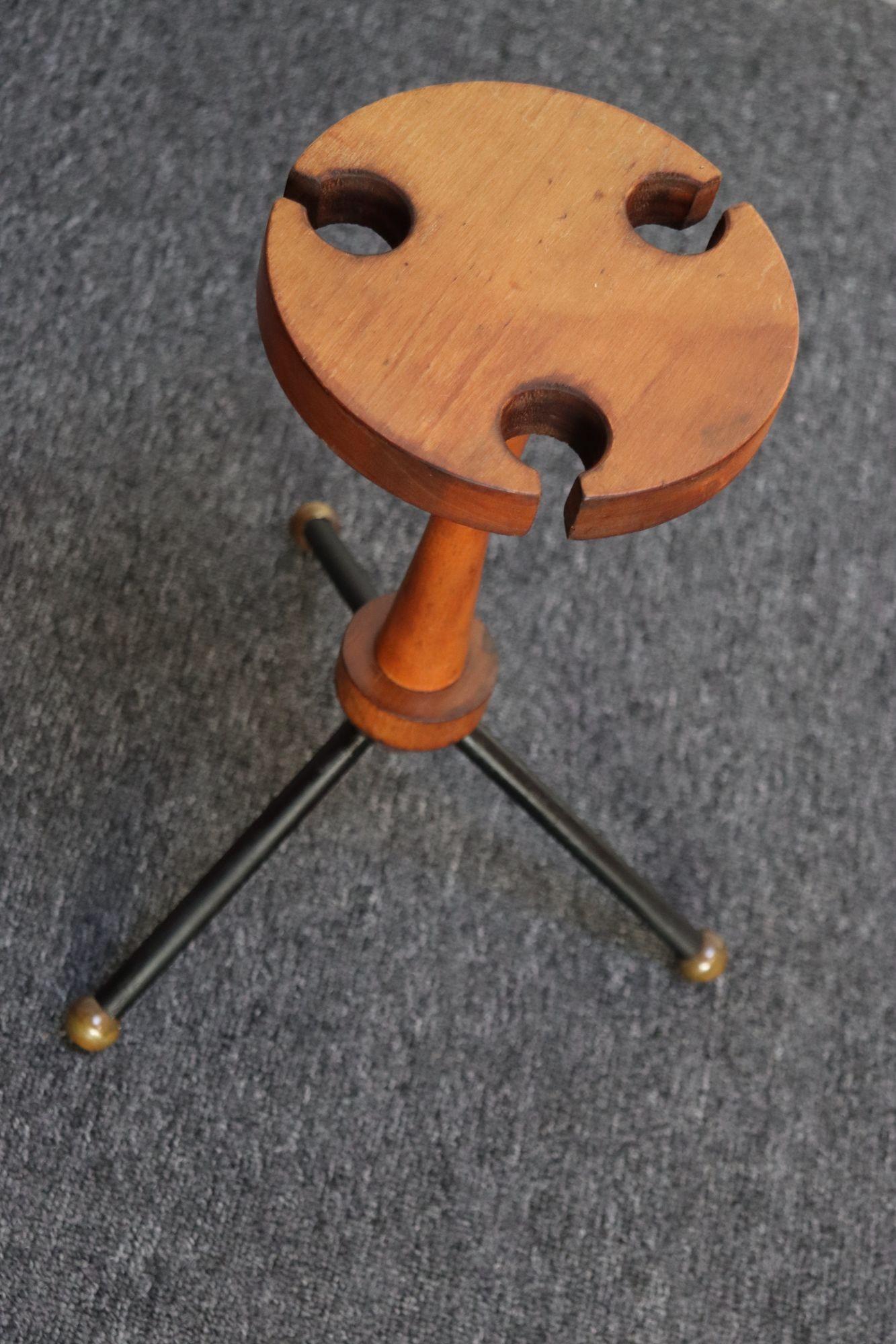Mid-Century Modern Walnut and Brass Fireplace Tool Set in the Manner of Umanoff For Sale 3