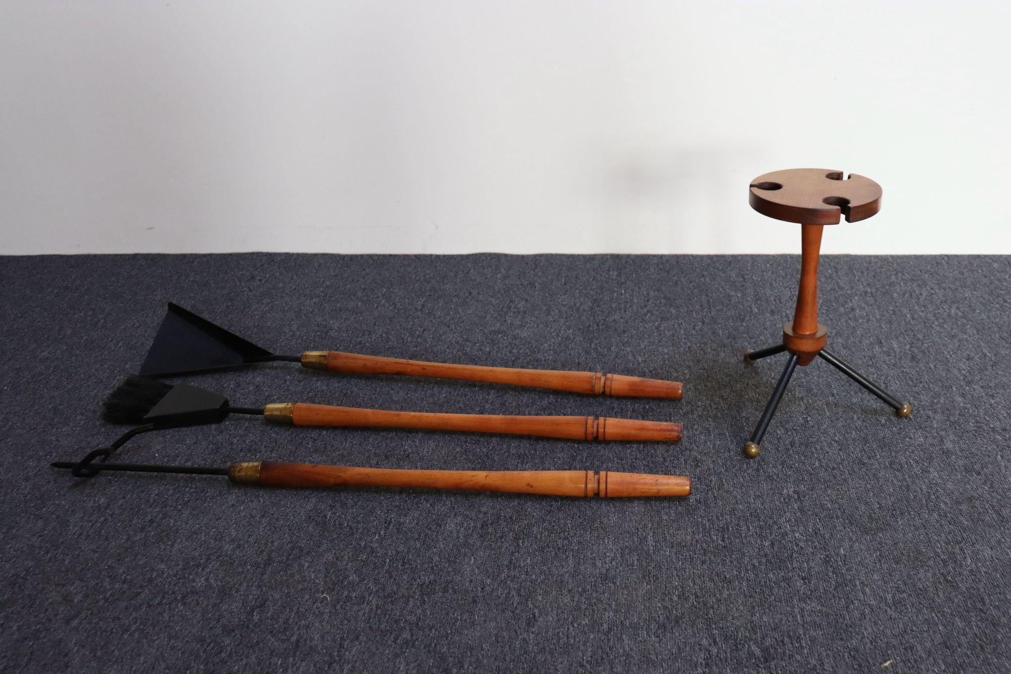 Mid-Century Modern Walnut and Brass Fireplace Tool Set in the Manner of Umanoff For Sale 9